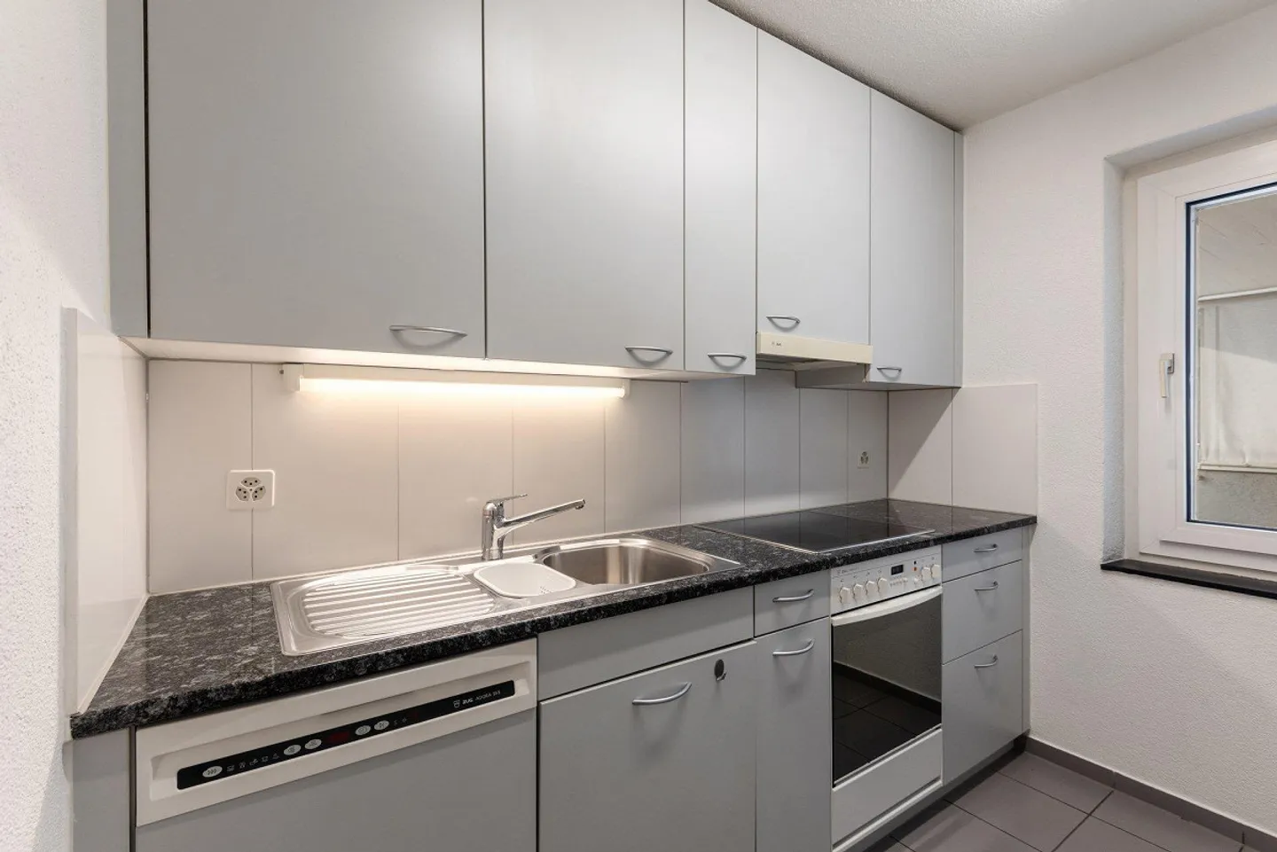 Renovated apartment in a quiet location - Photo 3 of 5