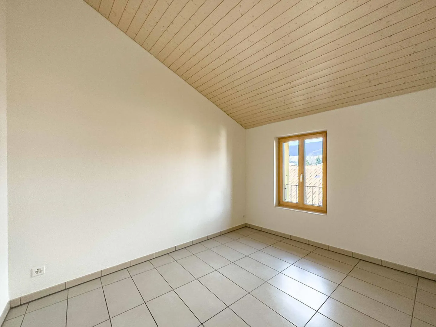 Building of 6 apartments in Stabio - Photo 3 of 8