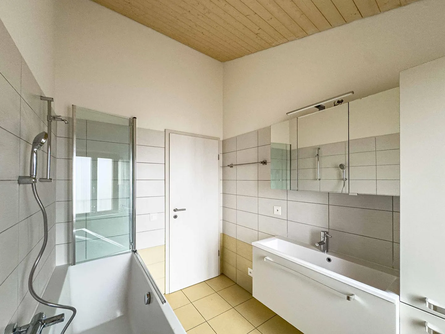 Building of 6 apartments in Stabio - Photo 4 of 8