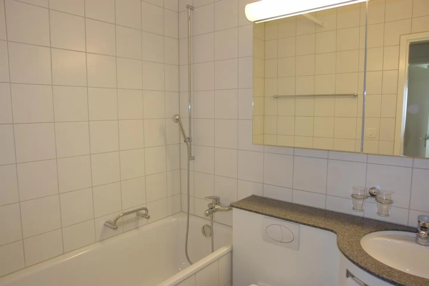 Renovated apartment in a quiet location - Photo 4 of 5