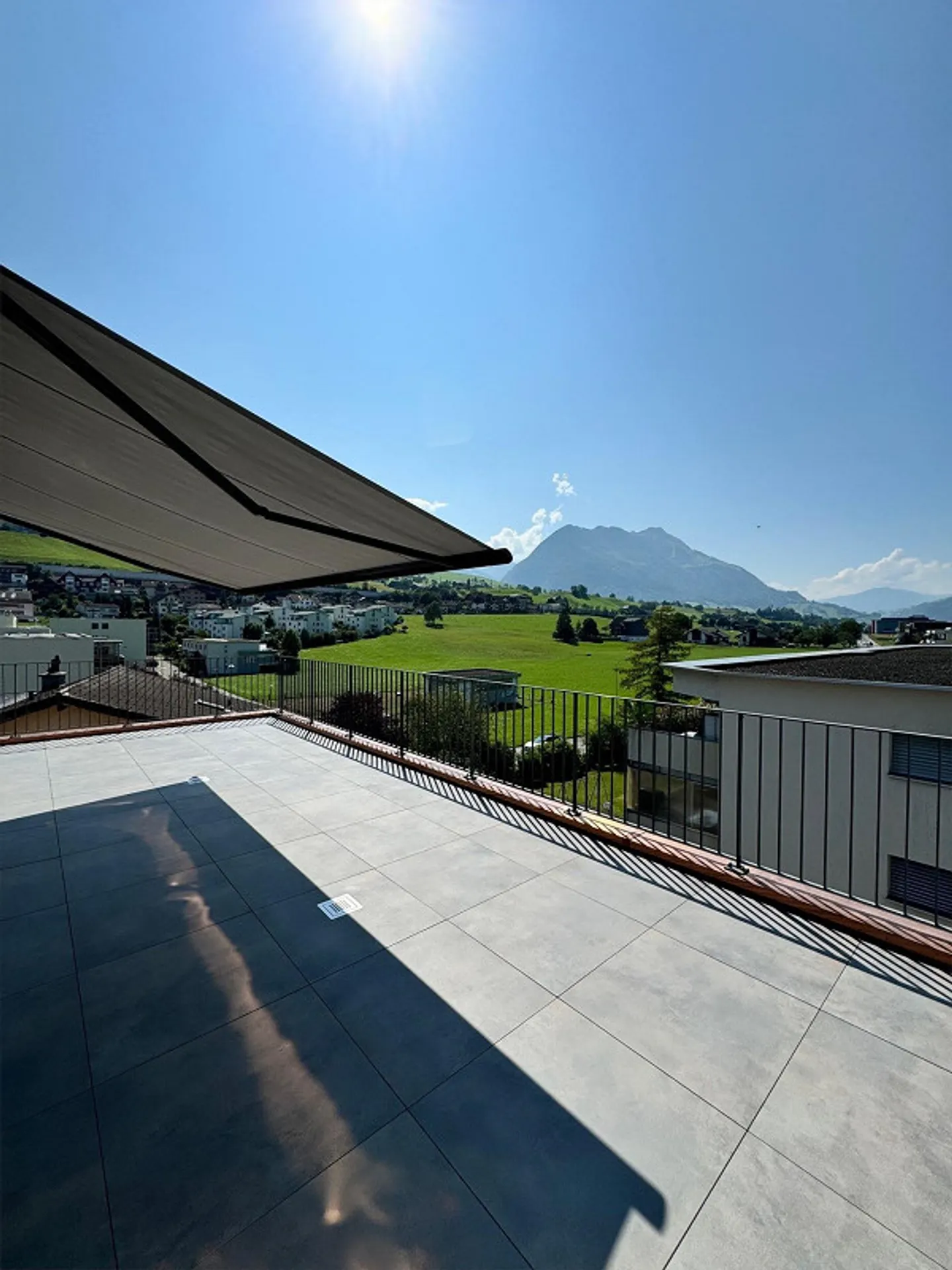 Grande terrasse sur le toit privée avec vue imprenable - Photo 1 sur 6