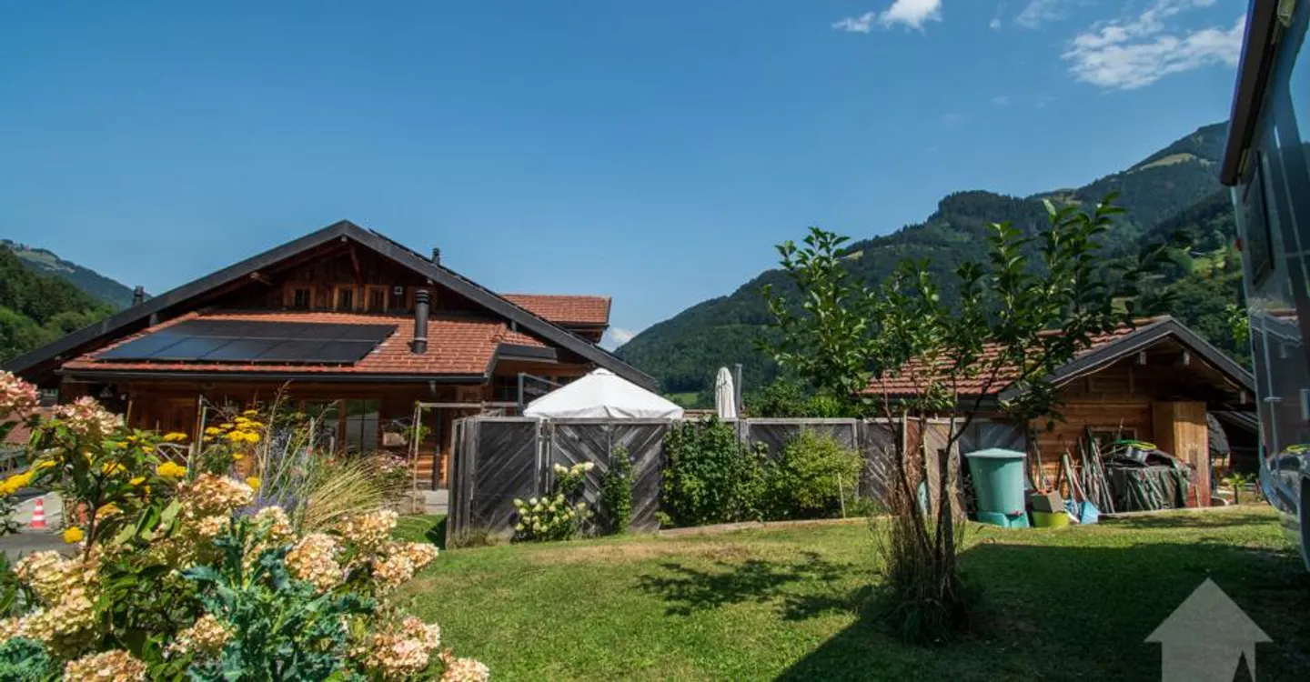 Val-d'Illiez, magnificent chalet with 3 apartments - Photo 3 of 13