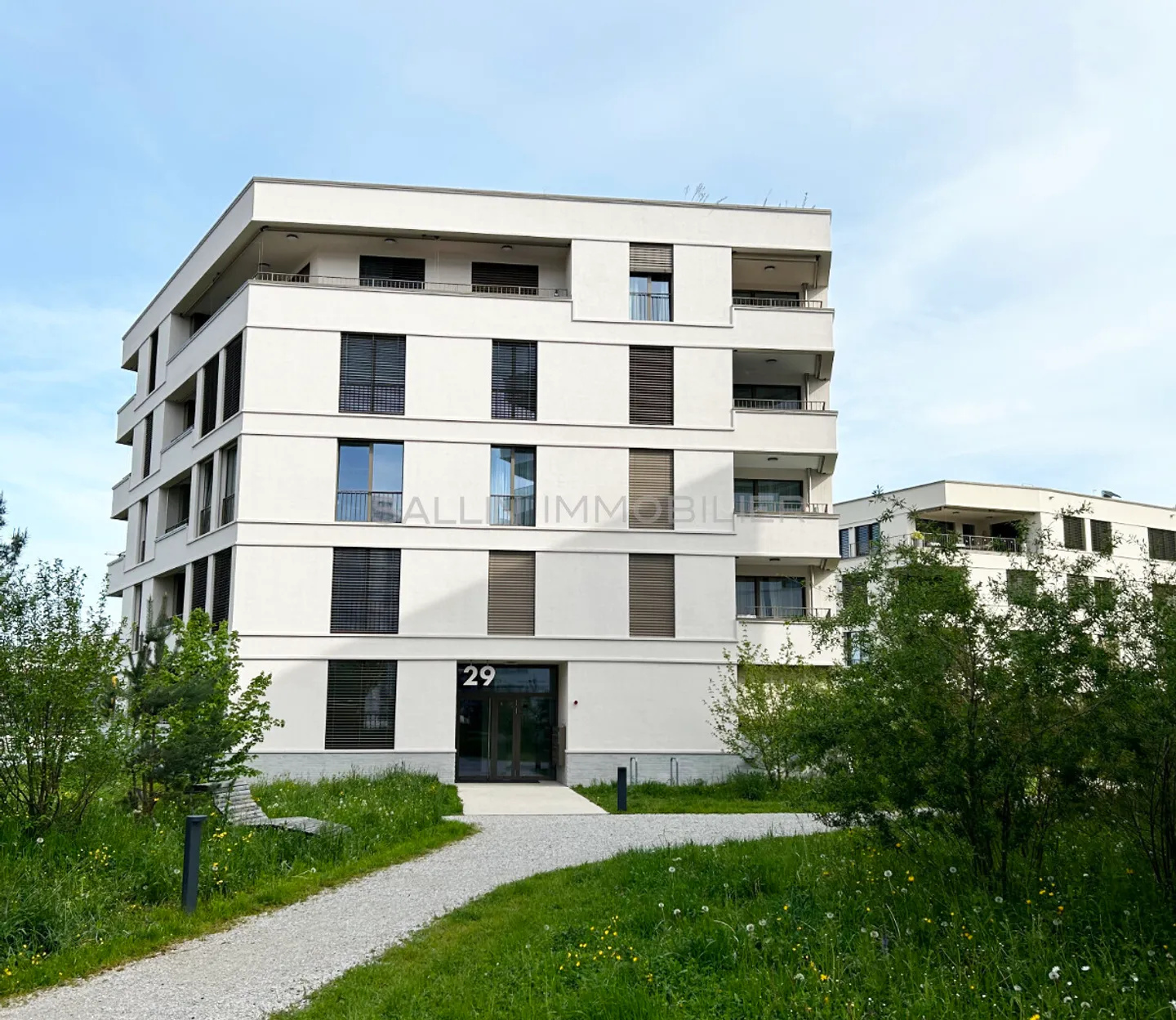 GERÄUMIGE 3½ ZIMMER DACHGESCHOSS - Foto 1 von 15