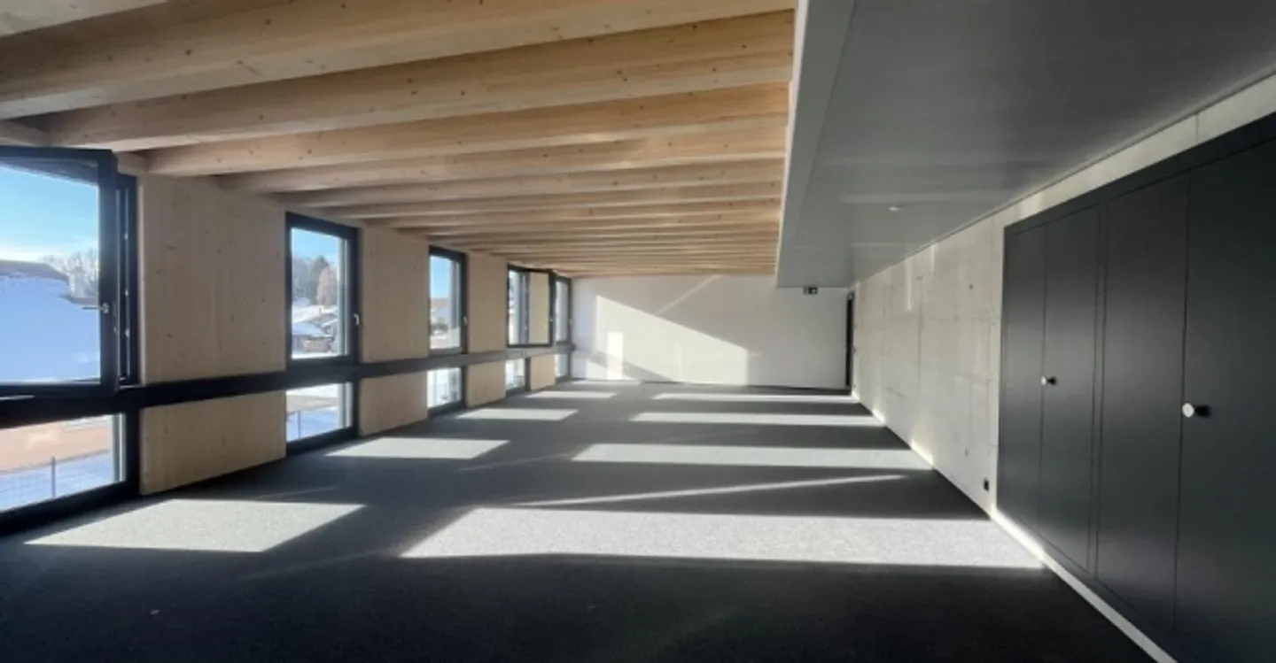 Bâtiment Mixte Moderne - Photo 3 sur 6