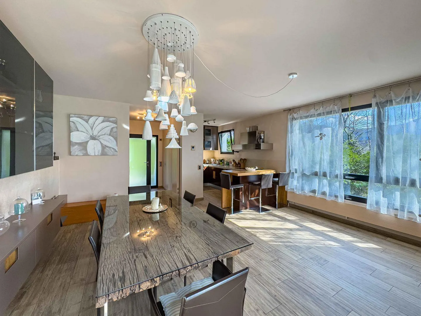 Moderna villa con piscina interna - Foto 3 di 16