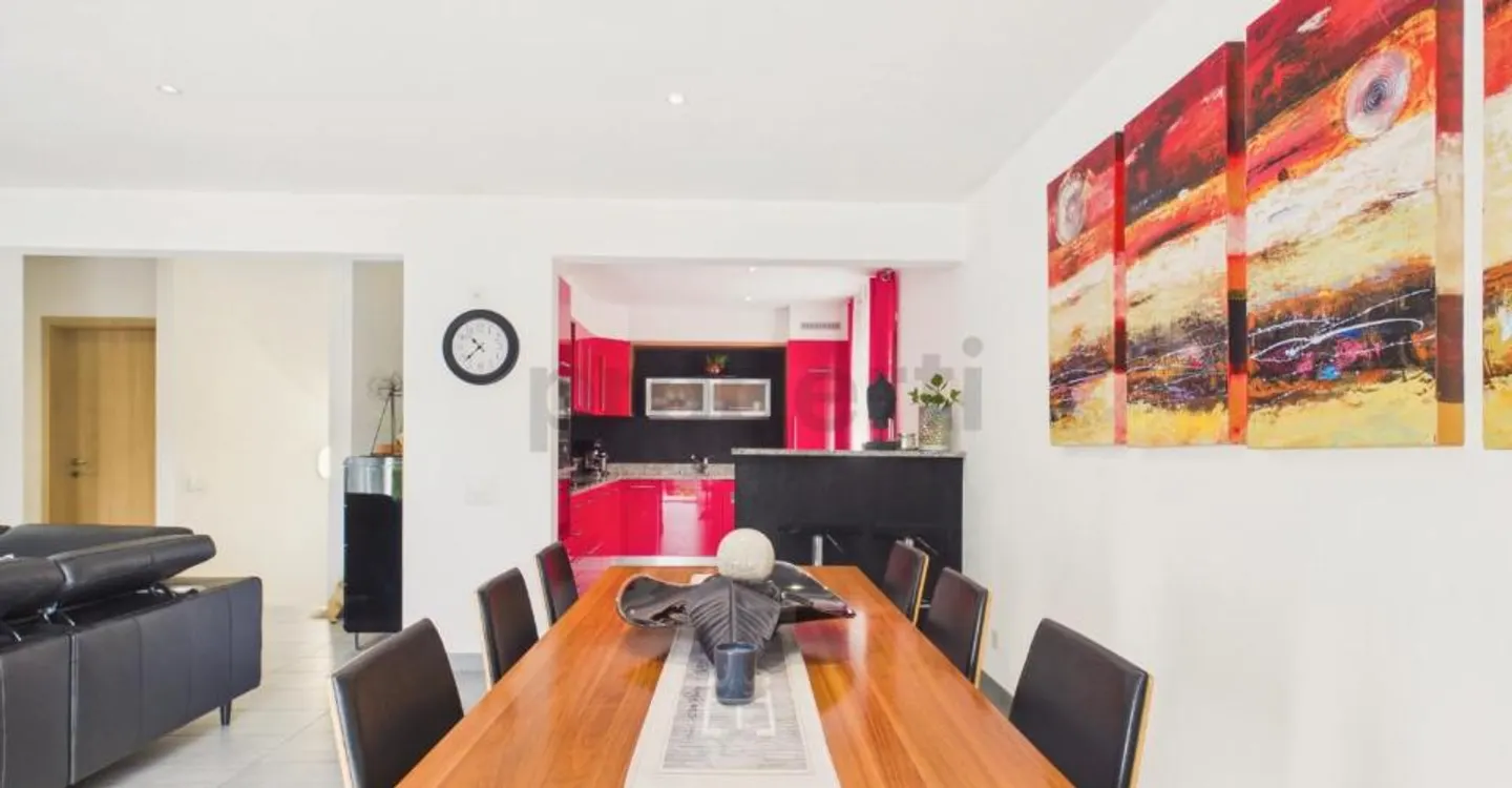 Casa indipendente di 6,5 locali con giardino esclusivo e volumi generosi - Foto 4 di 13