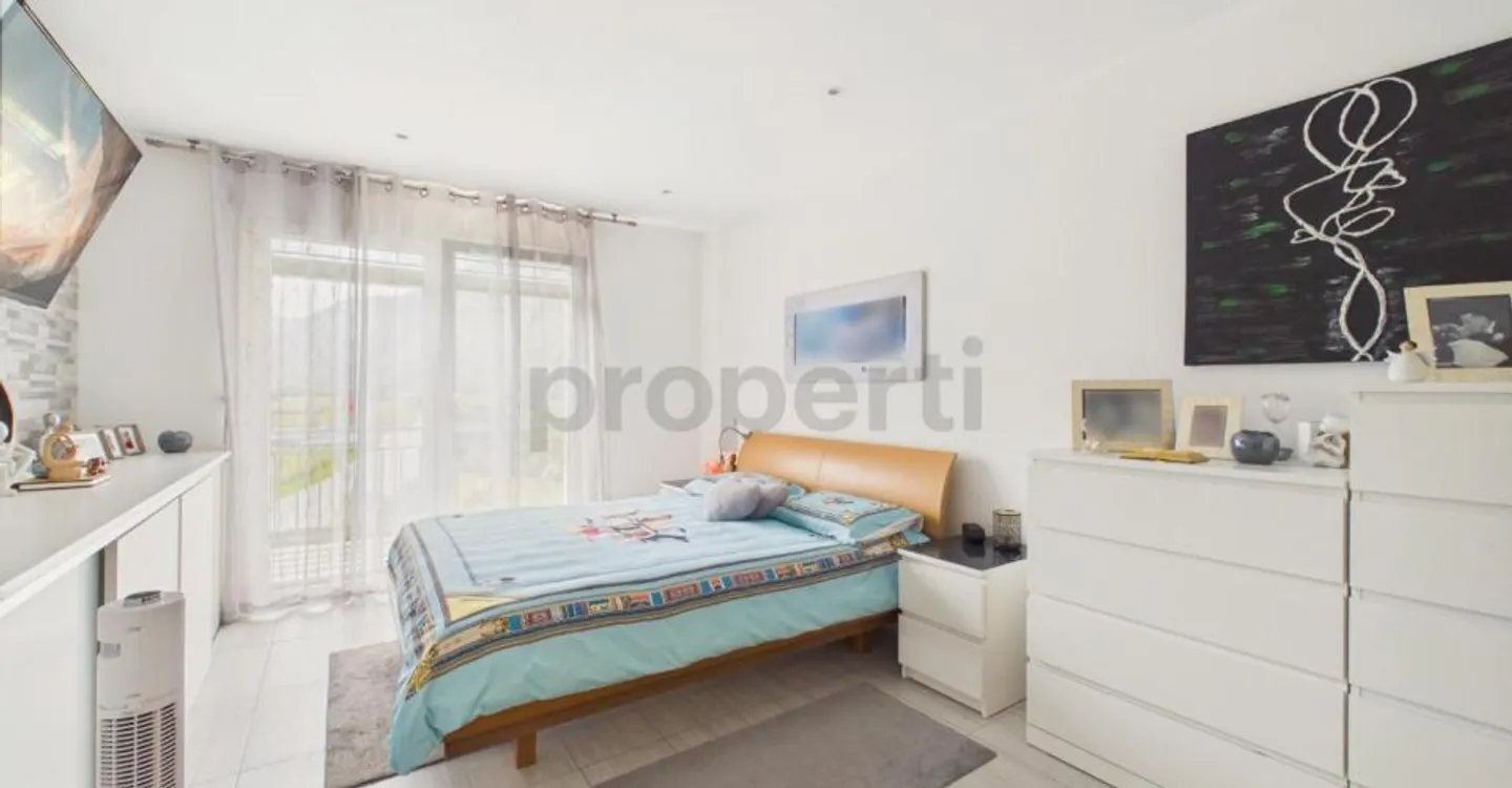 Casa indipendente di 6,5 locali con giardino esclusivo e volumi generosi - Foto 6 di 13