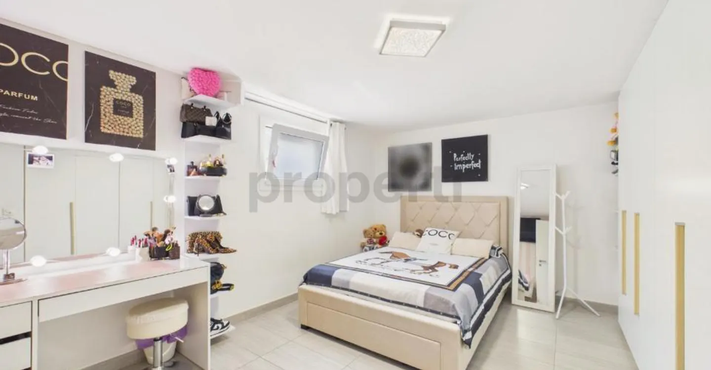 Casa indipendente di 6,5 locali con giardino esclusivo e volumi generosi - Foto 7 di 13