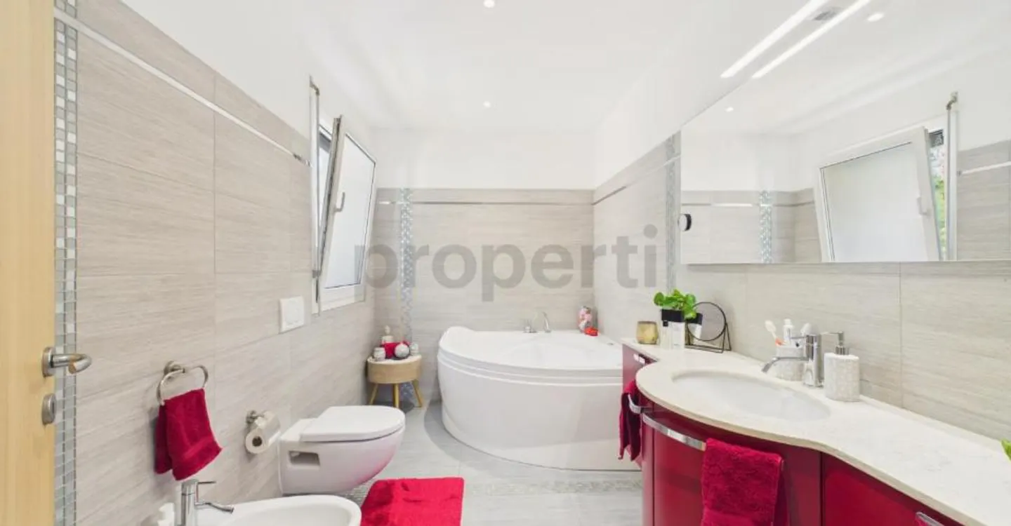 Casa indipendente di 6,5 locali con giardino esclusivo e volumi generosi - Foto 9 di 13