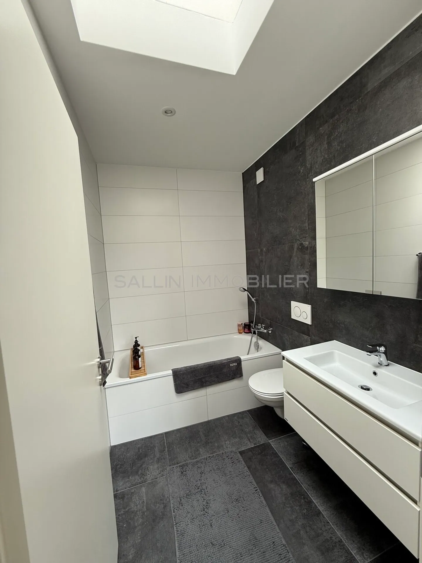 GERÄUMIGE 3½ ZIMMER DACHGESCHOSS - Foto 12 von 15