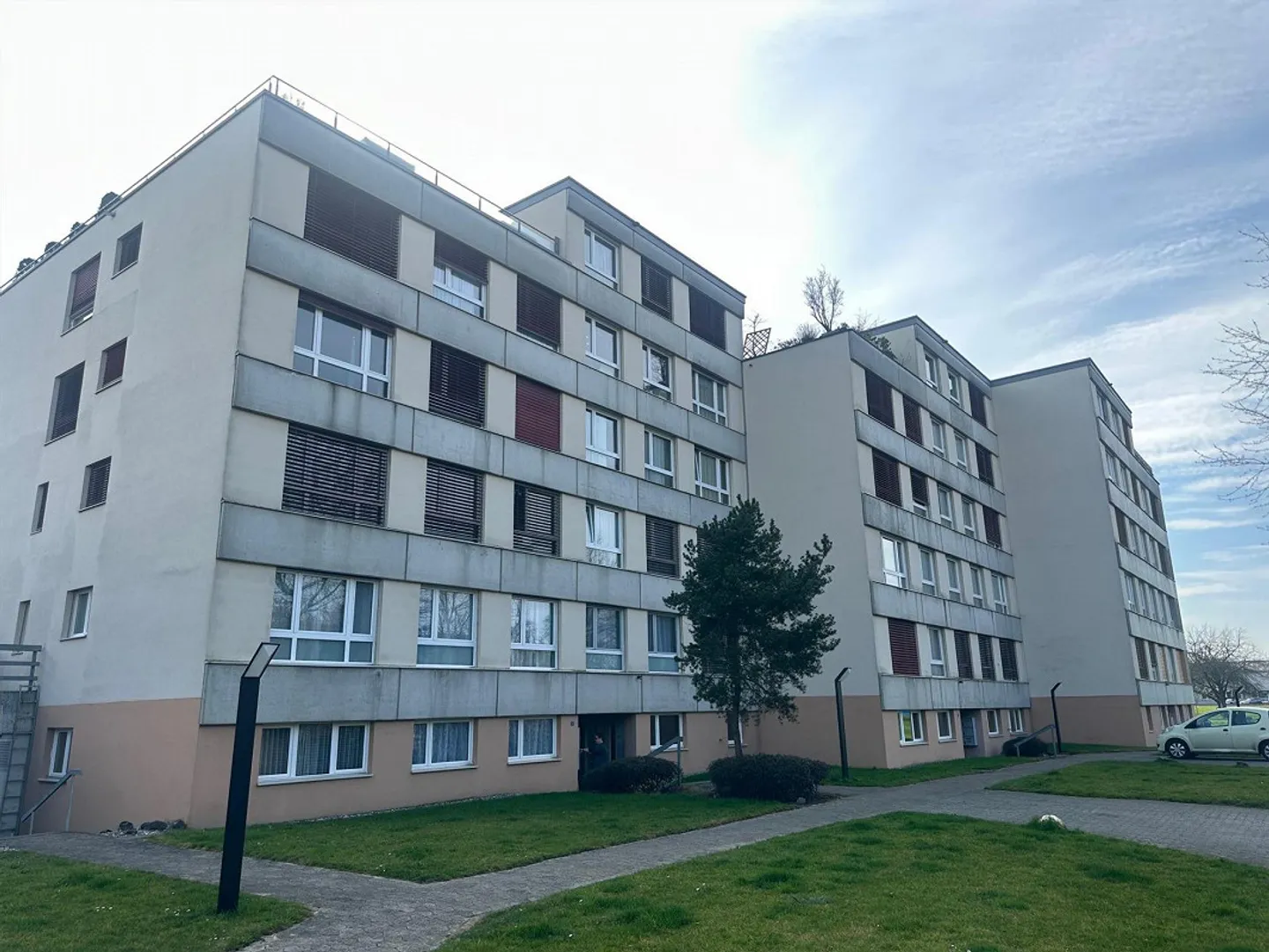 Sunny 5.5-room apartment in a quiet location with a view of Lake Constance - Photo 2 of 10