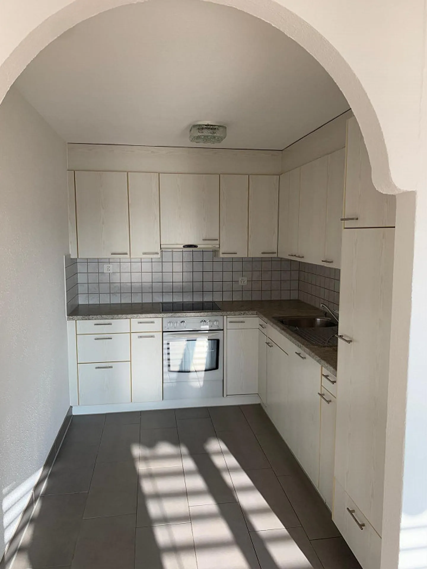 Sunny 5.5-room apartment in a quiet location with a view of Lake Constance - Photo 3 of 10