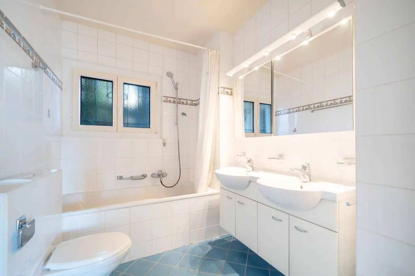Appartement élégant avec vue sur le lac - Photo 10 sur 11