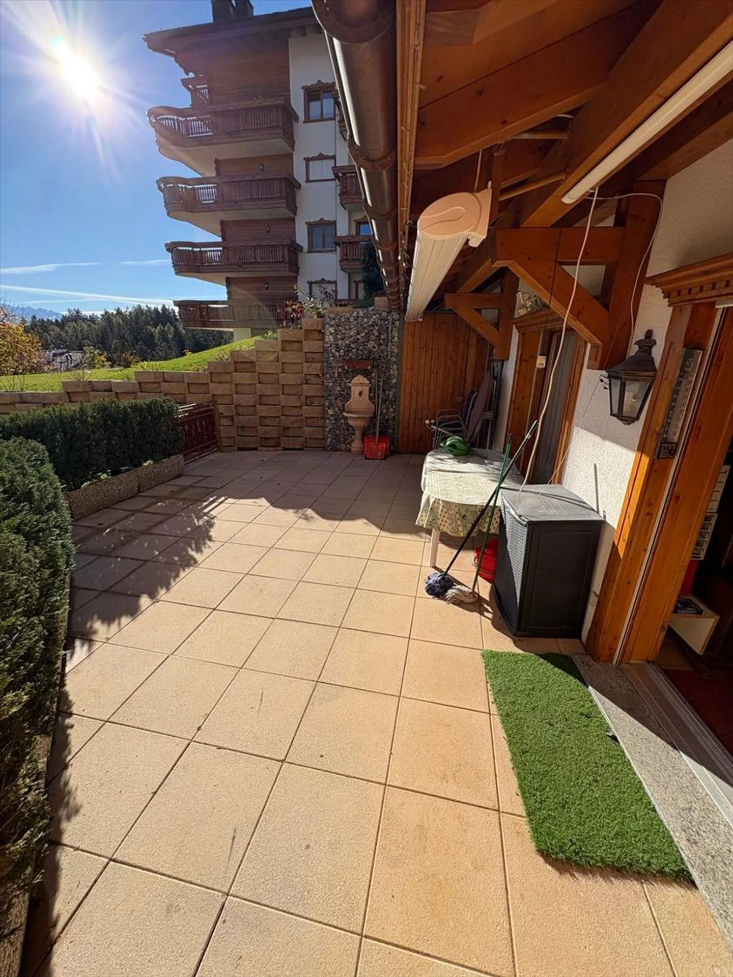 Eccezionale appartamento 3,5 locali con vista panoramica al piano giardino nel centro di Montana - Foto 3 di 13