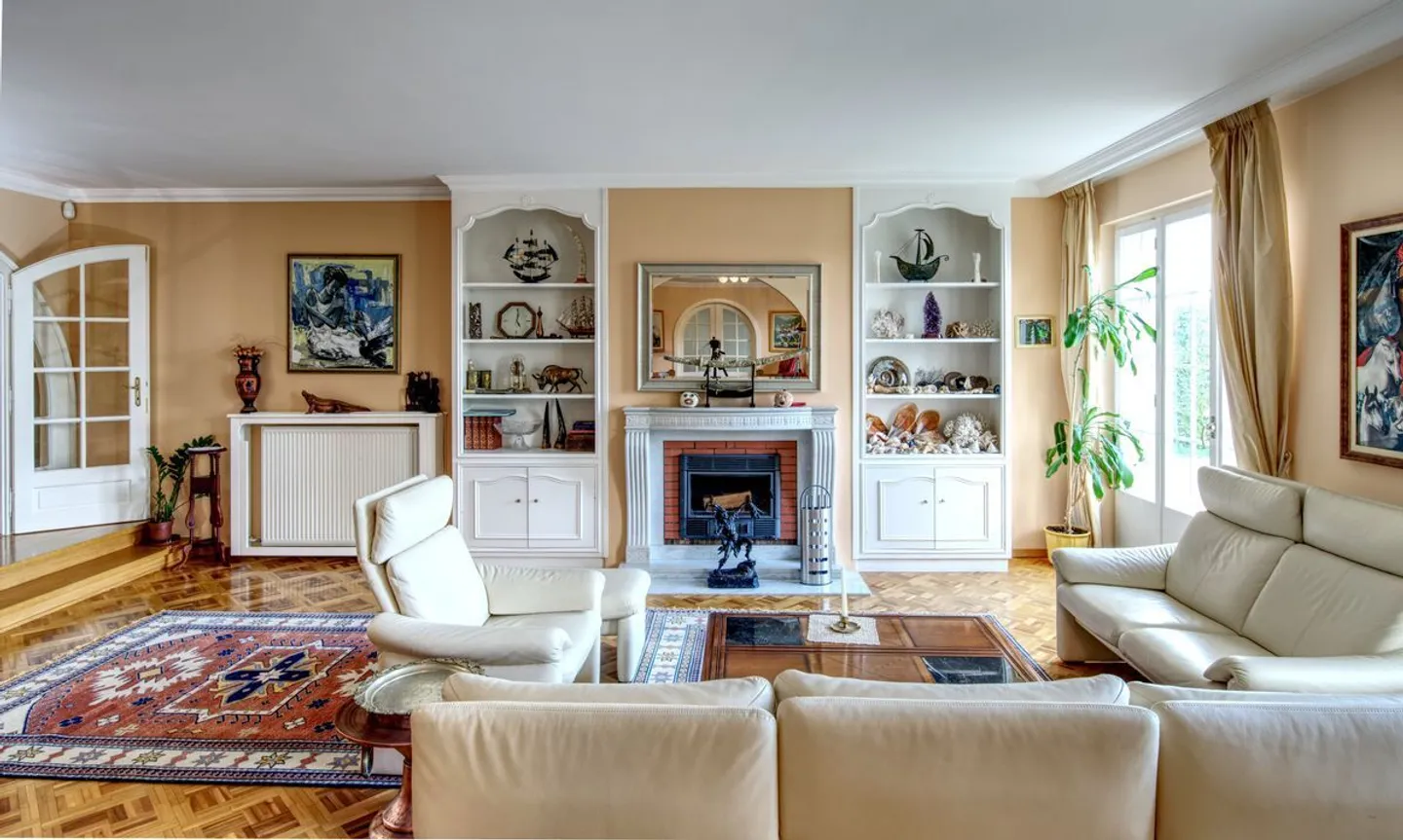 SCHÖNE RENOVIERTE WOHNUNG MIT POOL MIT BLICK AUF DEN SEE - BOREX - Foto 8 von 11