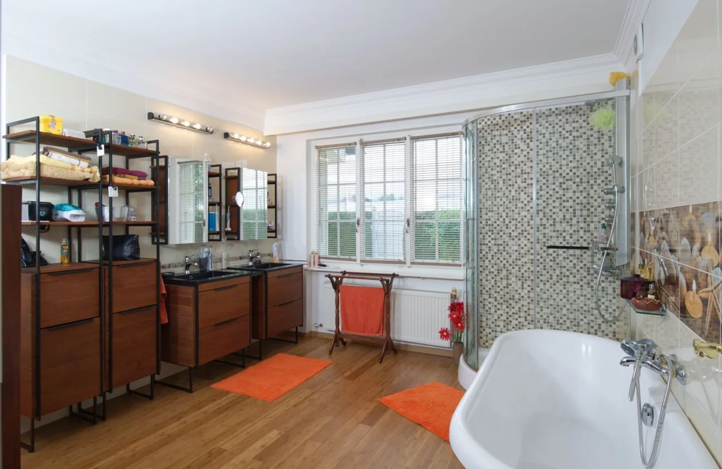 SCHÖNE RENOVIERTE WOHNUNG MIT POOL MIT BLICK AUF DEN SEE - BOREX - Foto 10 von 11