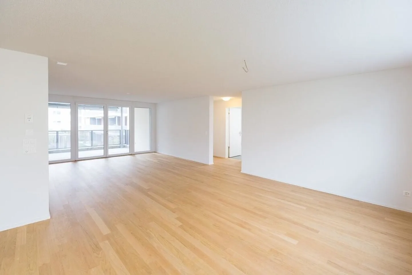 Spacious 3.5-room apartment on the 3rd floor with private washing tower - Photo 2 of 8