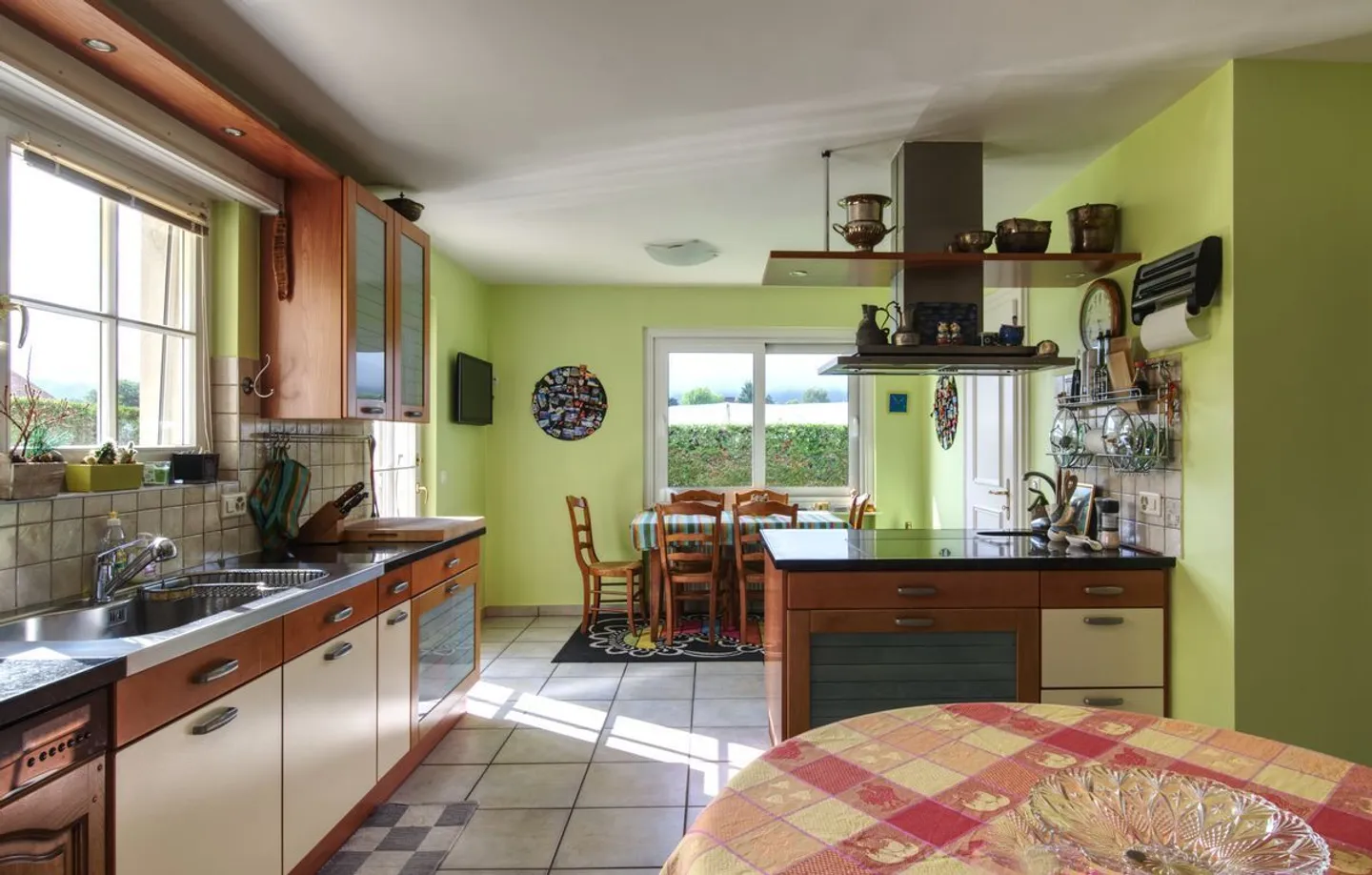 SCHÖNE RENOVIERTE WOHNUNG MIT POOL MIT BLICK AUF DEN SEE - BOREX - Foto 11 von 11