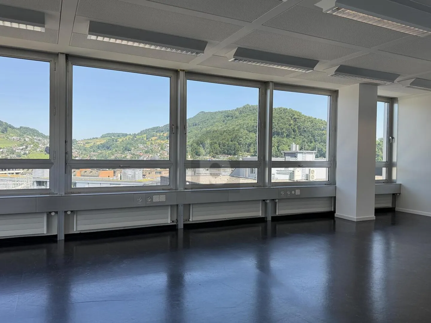 CON VISTA PANORAMICA SULLA CITTÀ - Foto 3 di 5