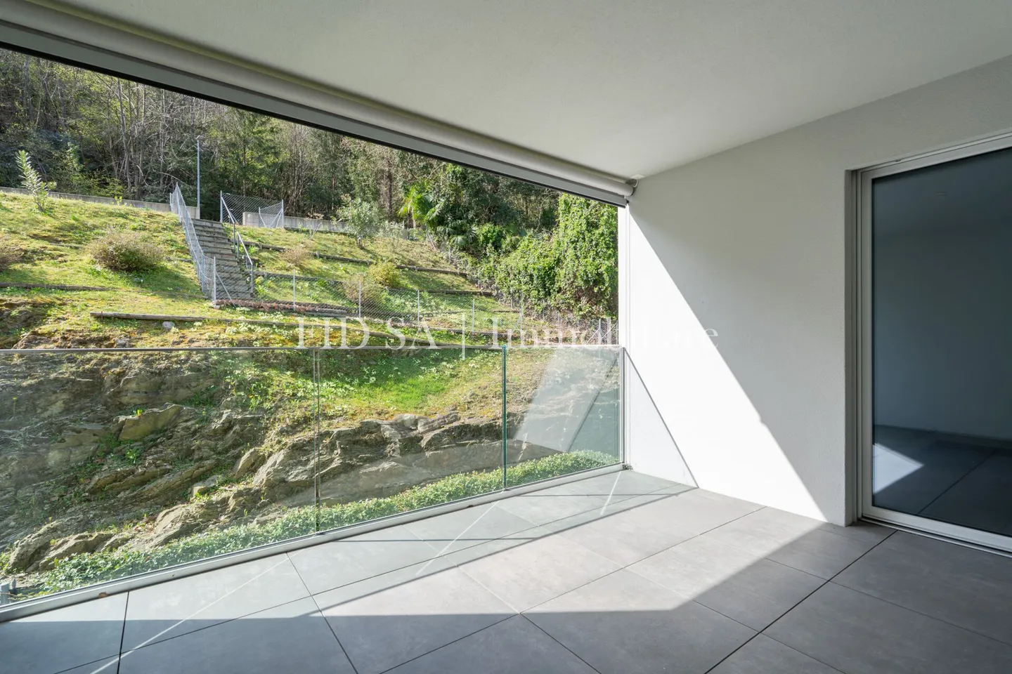 LOSONE - Zona residenziale moderna vicino ad Ascona con due terrazze - Foto 1 di 11