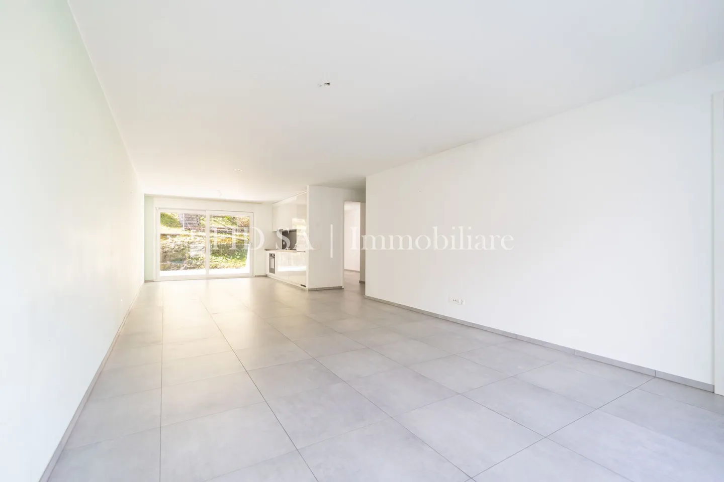 LOSONE - Zona residenziale moderna vicino ad Ascona con due terrazze - Foto 5 di 11