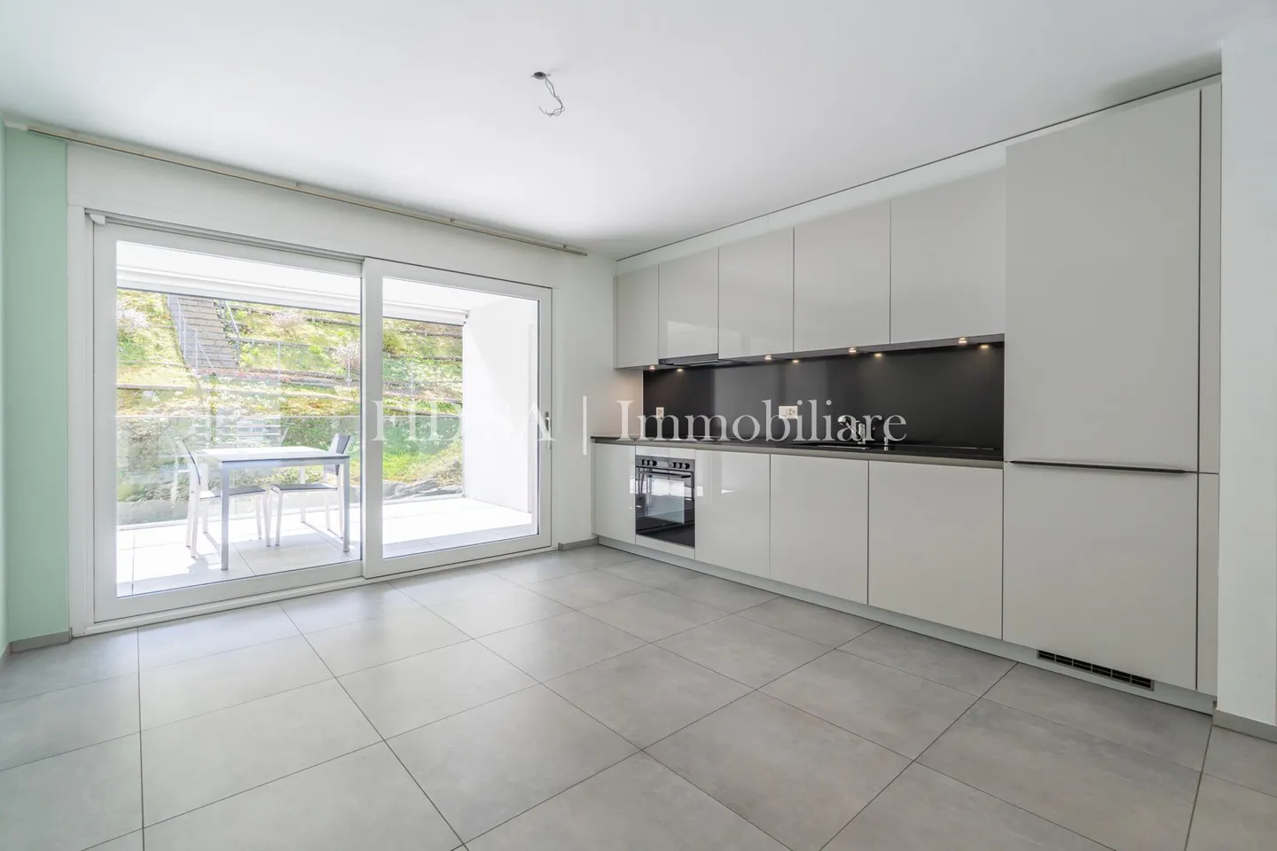 LOSONE - Zona residenziale moderna vicino ad Ascona con due terrazze - Foto 6 di 11