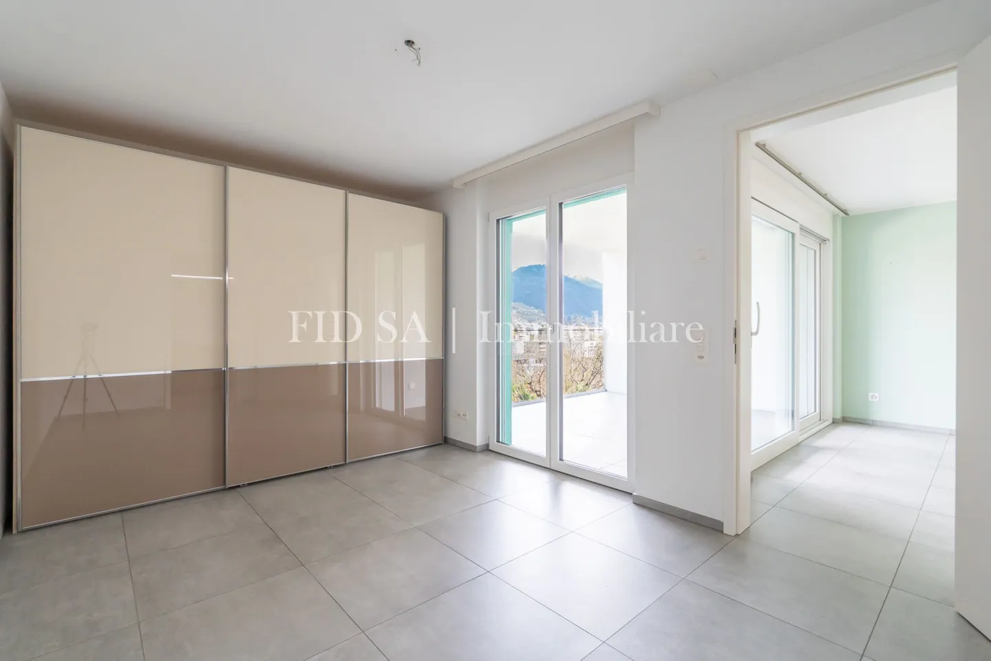LOSONE - Zona residenziale moderna vicino ad Ascona con due terrazze - Foto 7 di 11