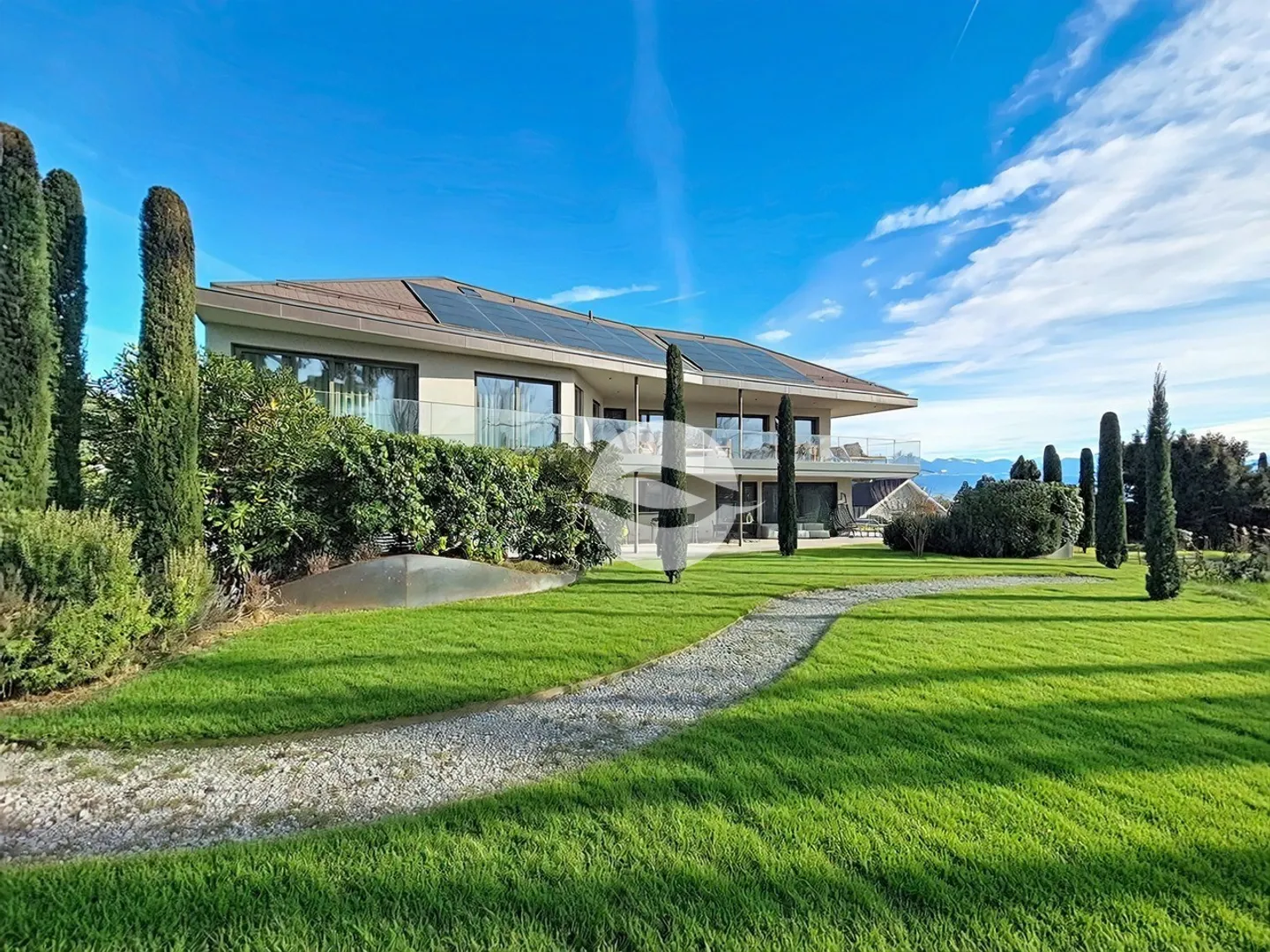 Luxury Apartment with Private Lift - Photo 2 of 11