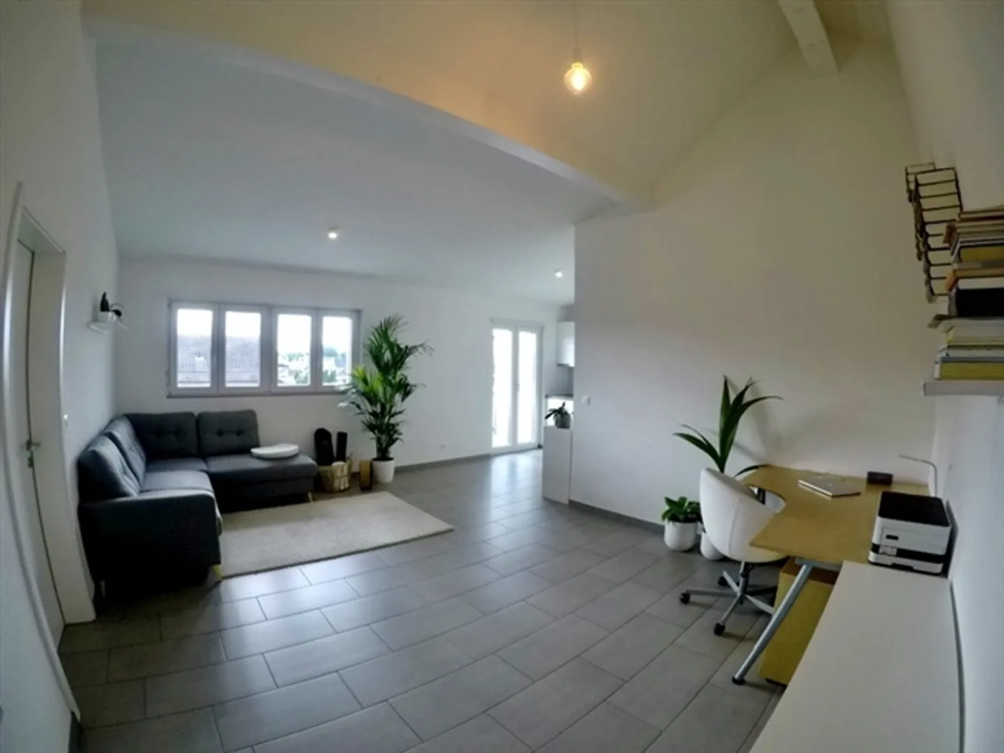 APPARTAMENTO 2½ STANZE AD AARWANGEN (BE), ARREDATO, TEMPORANEO - Foto 1 di 8