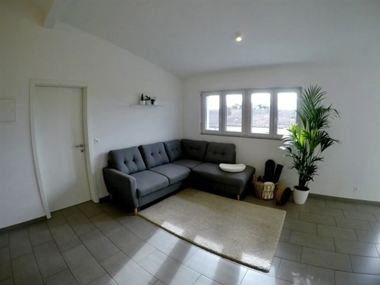 APPARTAMENTO 2½ STANZE AD AARWANGEN (BE), ARREDATO, TEMPORANEO - Foto 2 di 8