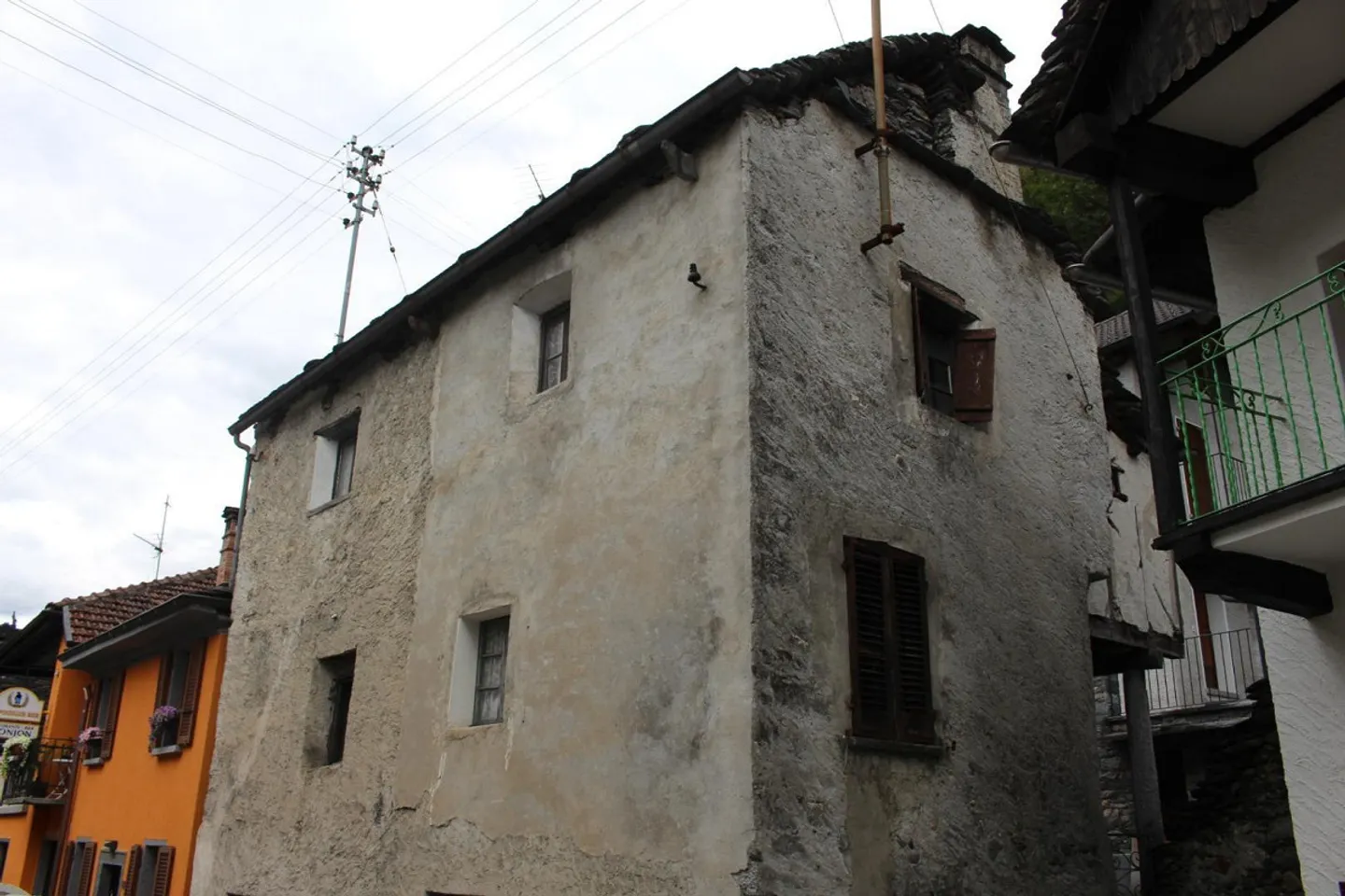 Casa nel nucleo di 4 locali con terrazza esterna +2 garage - Foto 13 di 15
