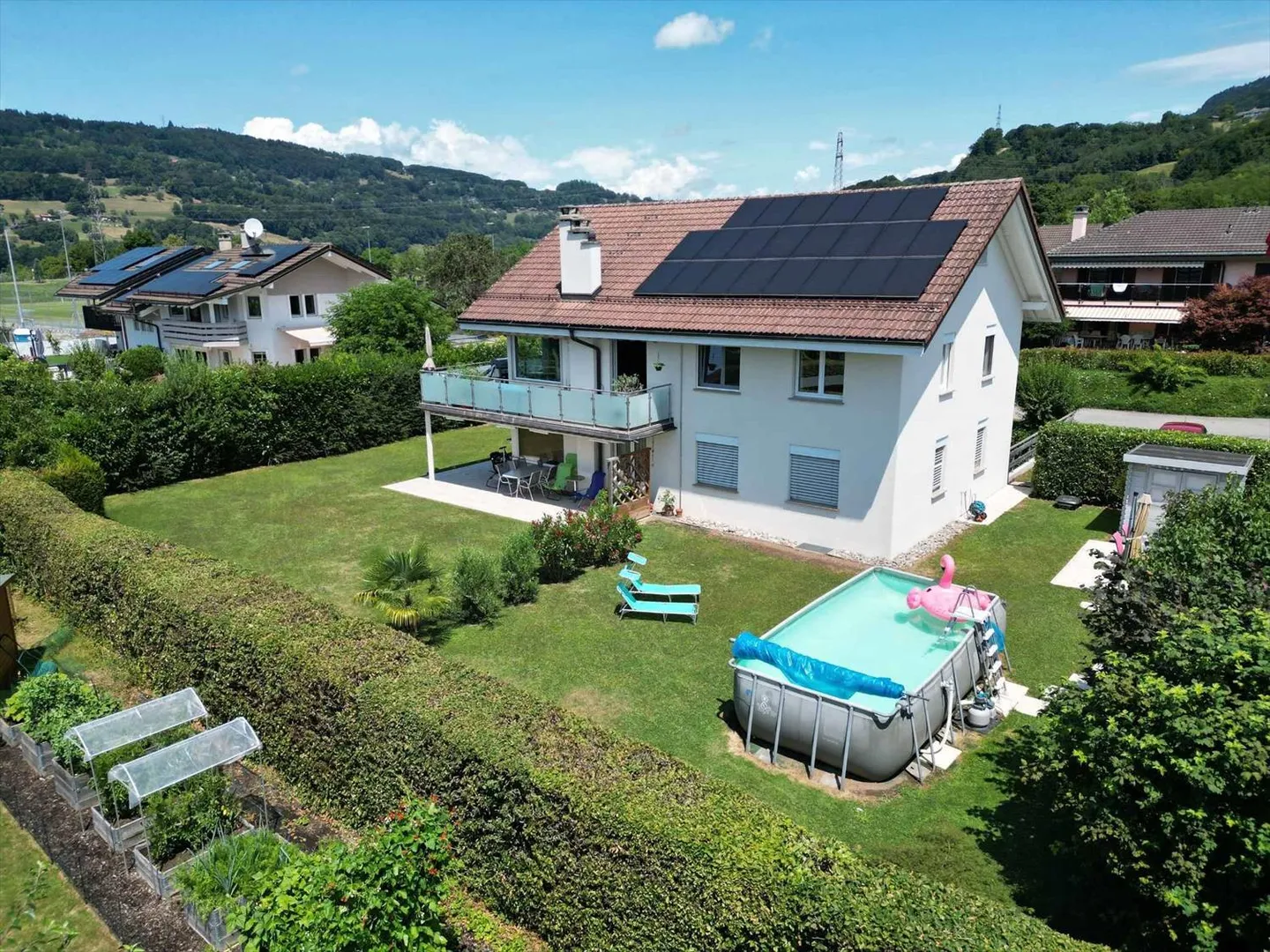 Duplex all'ultimo piano con 5.5 stanze, giardino, piscina e vista sulle montagne - Foto 1 di 13