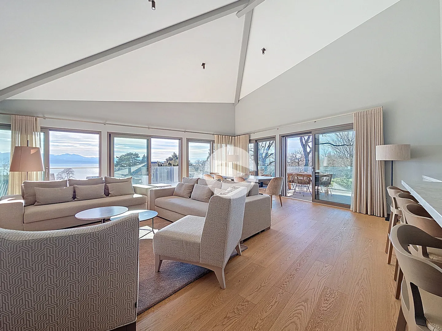 Luxury Apartment with Private Lift - Photo 3 of 11