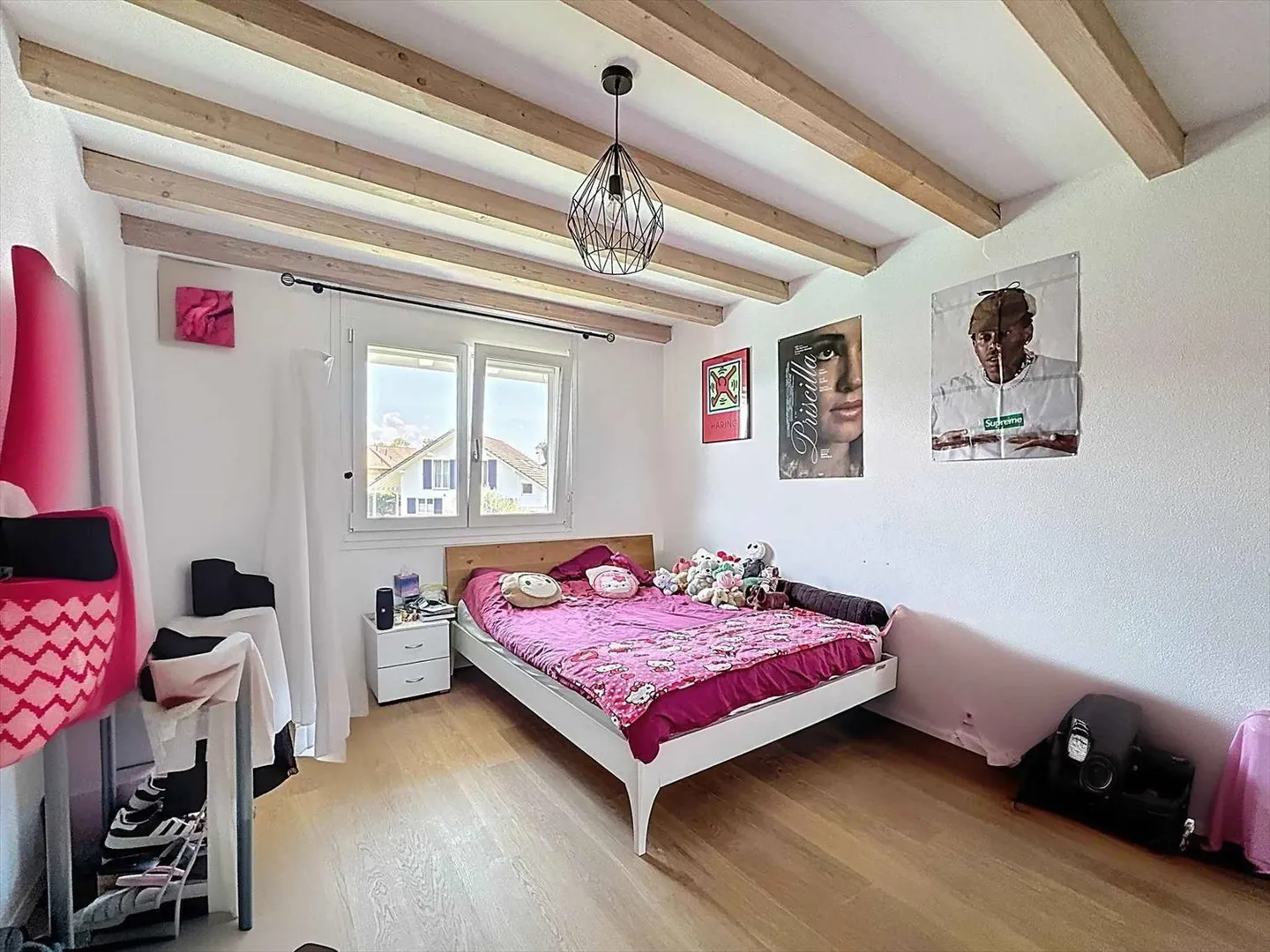 Duplex all'ultimo piano con 5.5 stanze, giardino, piscina e vista sulle montagne - Foto 8 di 13