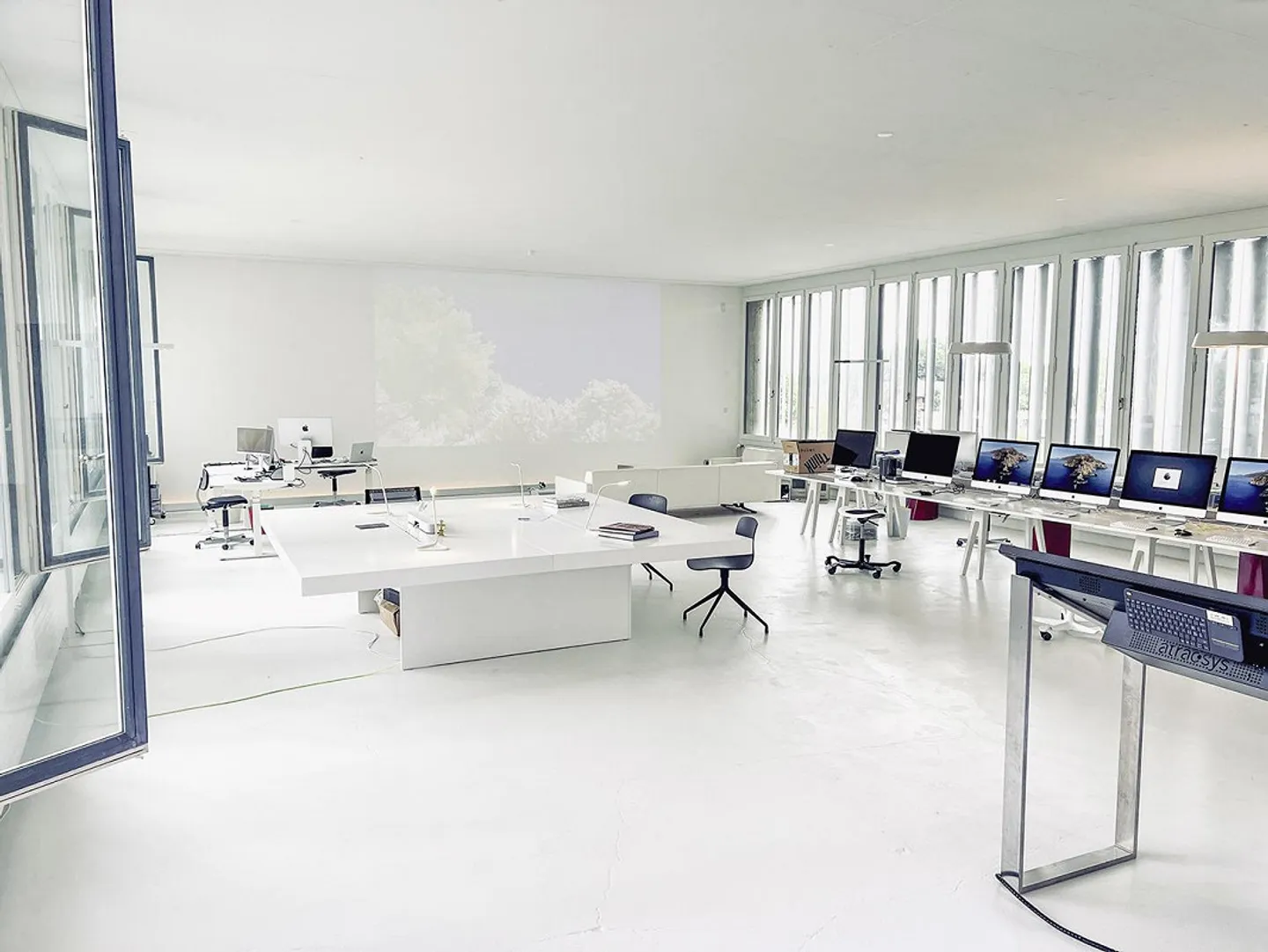 Light-flooded, versatile commercial space, office in central... - Photo 3 of 7