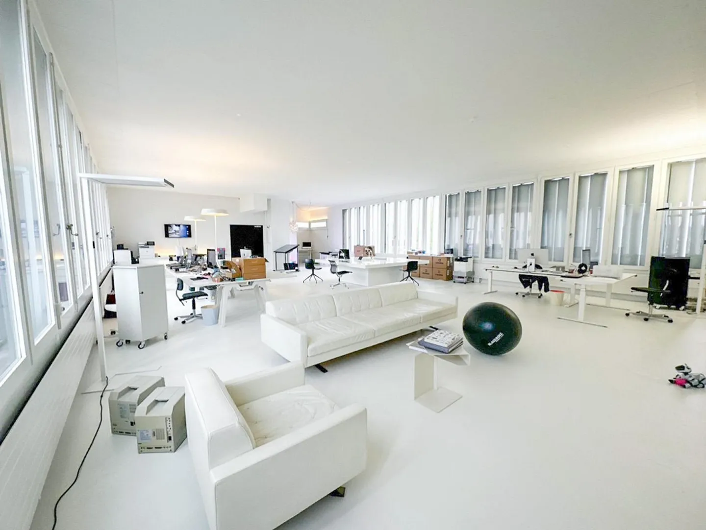 Light-flooded, versatile commercial space, office in central... - Photo 5 of 7