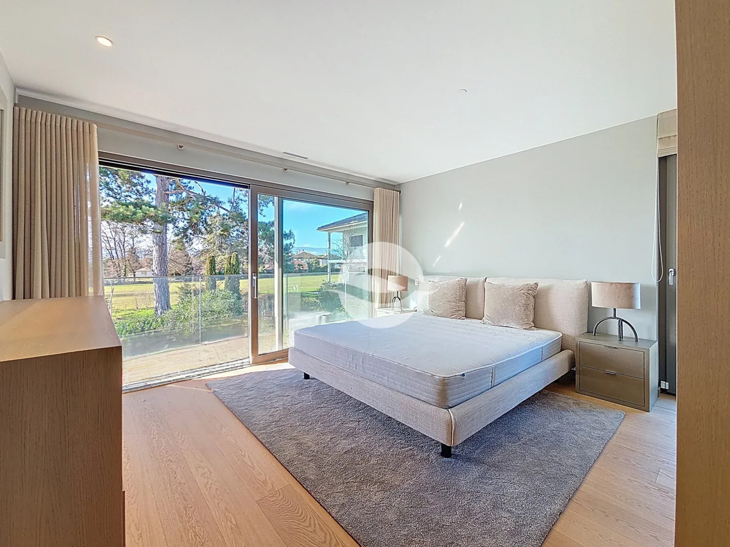 Luxury Apartment with Private Lift - Photo 6 of 11