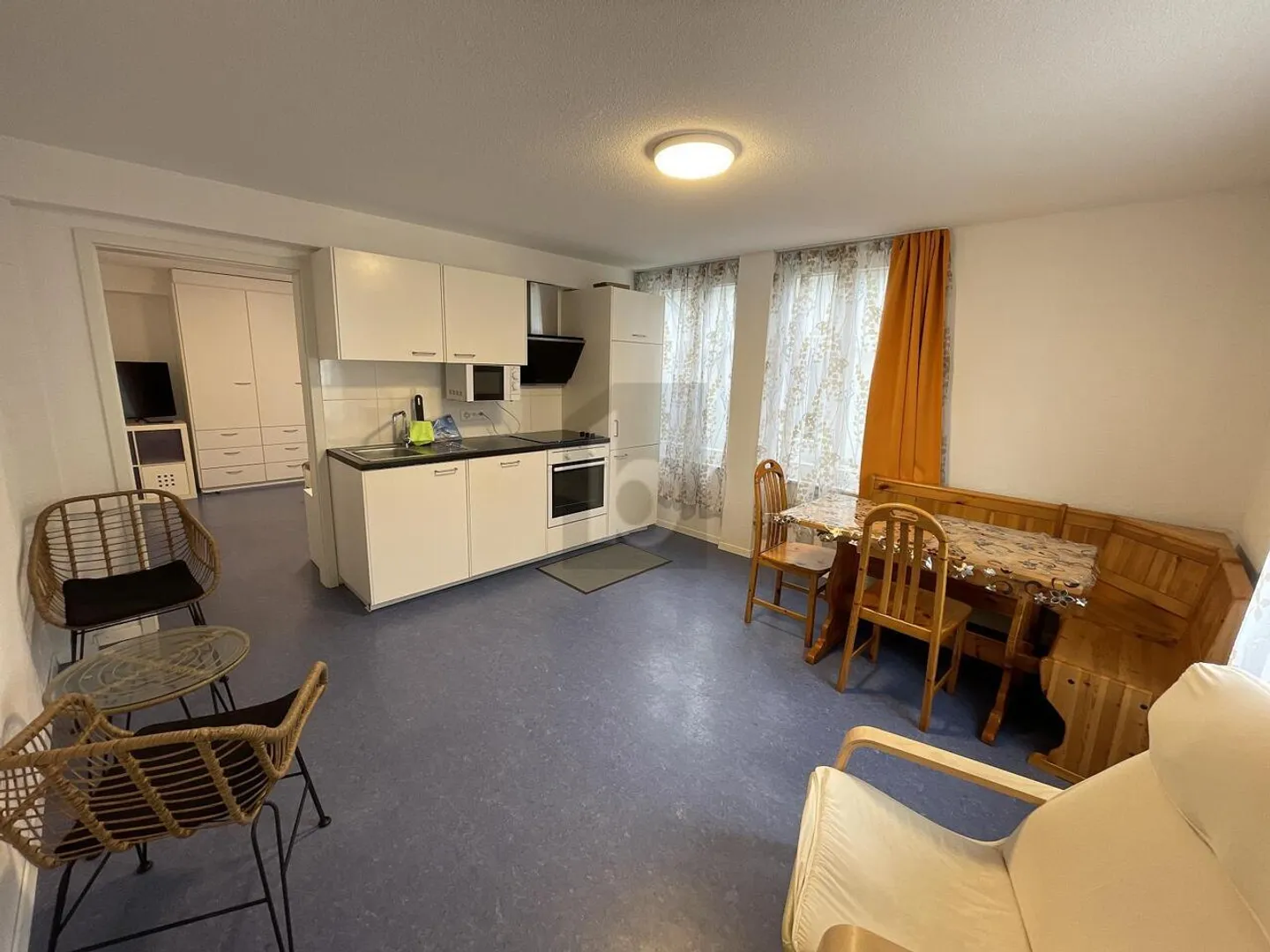 MÖBLIERT, RENOVIERT UND SOFORT VERFÜGBAR - Foto 1 von 4