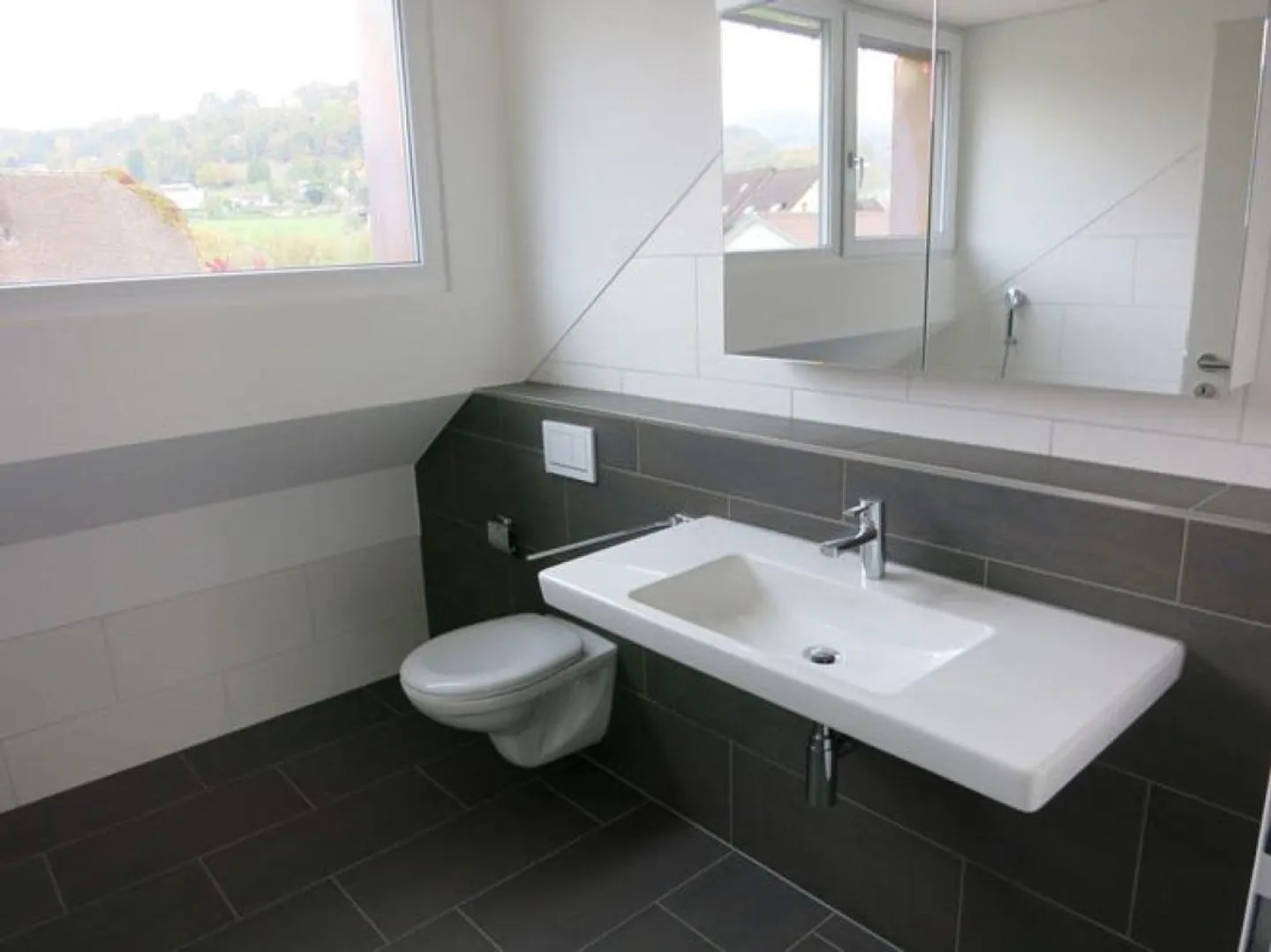 Appartement sous les combles de 3,5 pièces avec vue sur la Habsbourg - Photo 7 sur 8