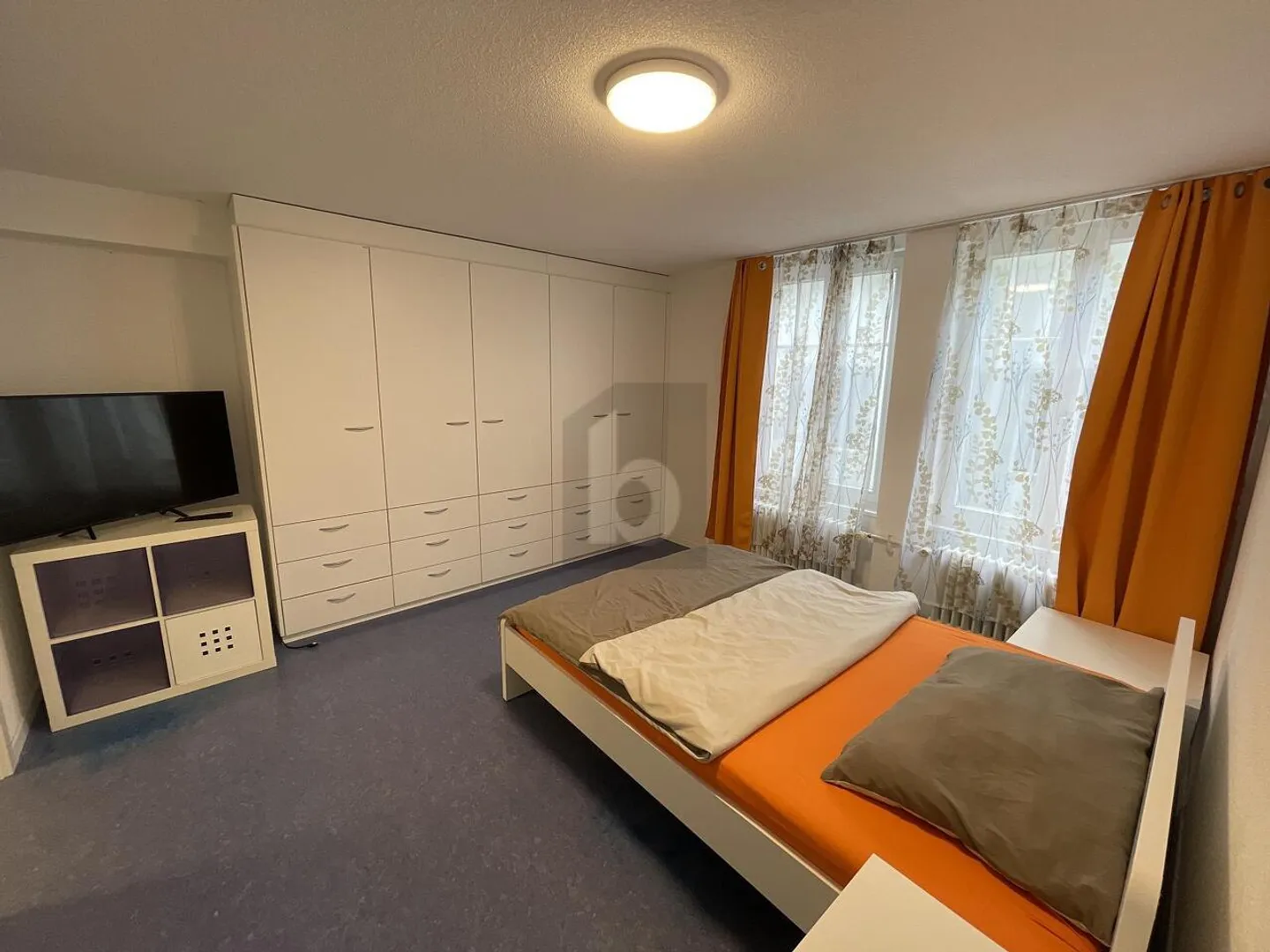 MÖBLIERT, RENOVIERT UND SOFORT VERFÜGBAR - Foto 2 von 4