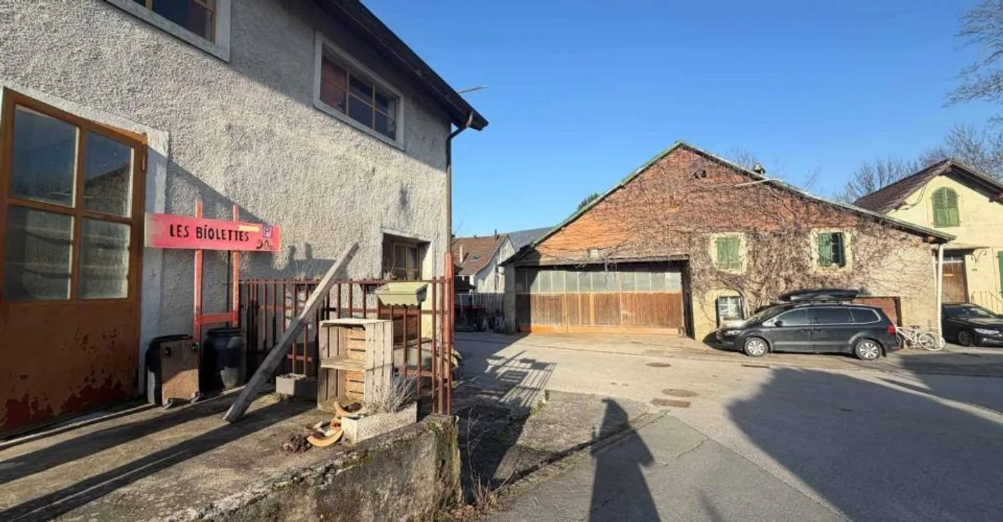 Bâtiment historique avec potentiel de loft - Photo 2 sur 13