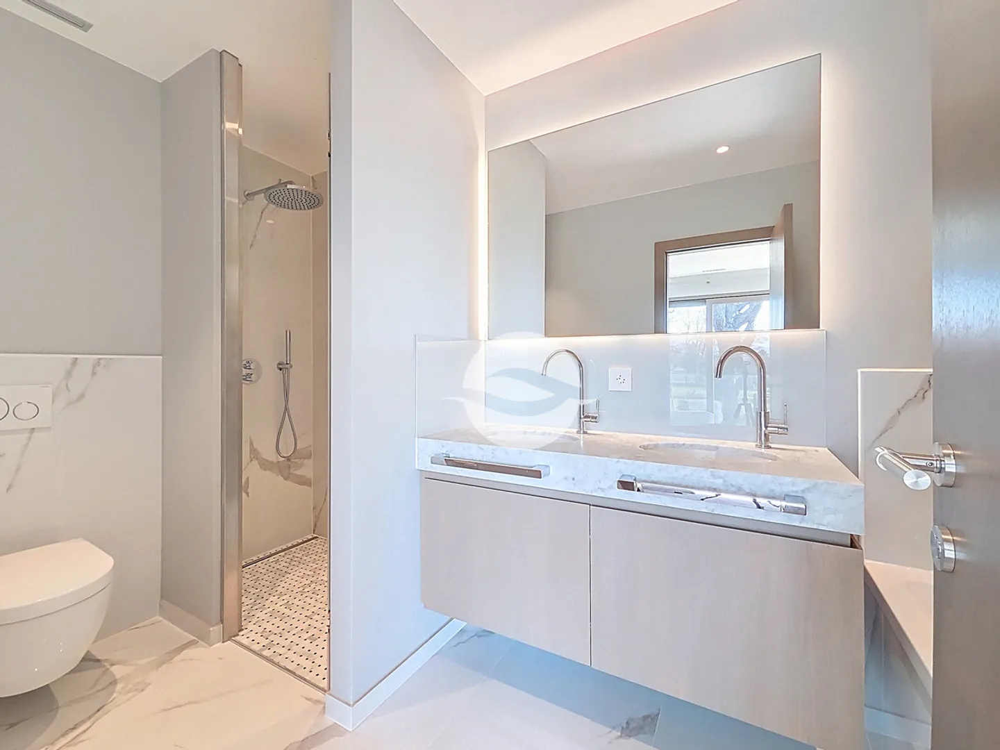 Luxury Apartment with Private Lift - Photo 7 of 11