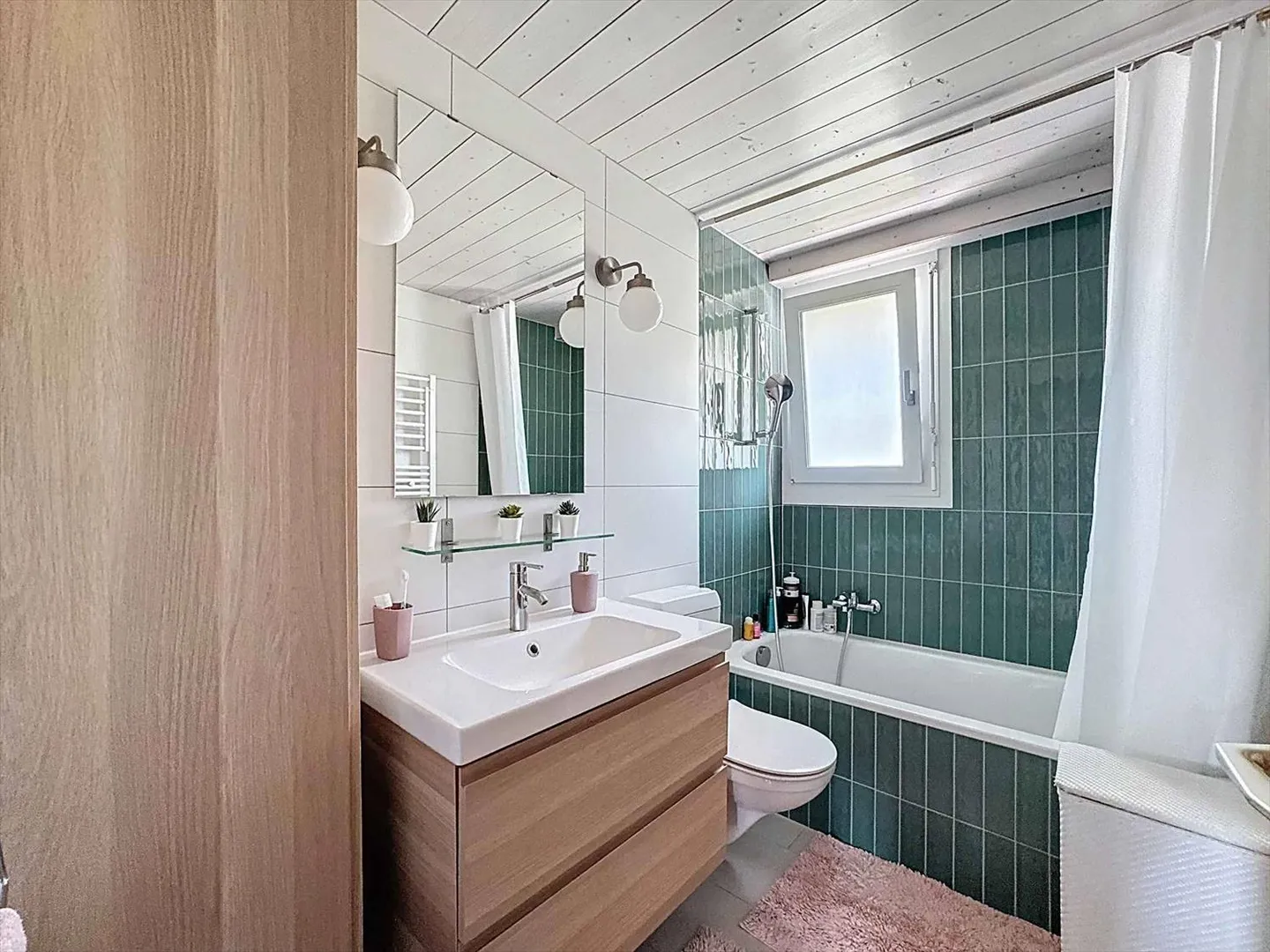 Duplex all'ultimo piano con 5.5 stanze, giardino, piscina e vista sulle montagne - Foto 11 di 13