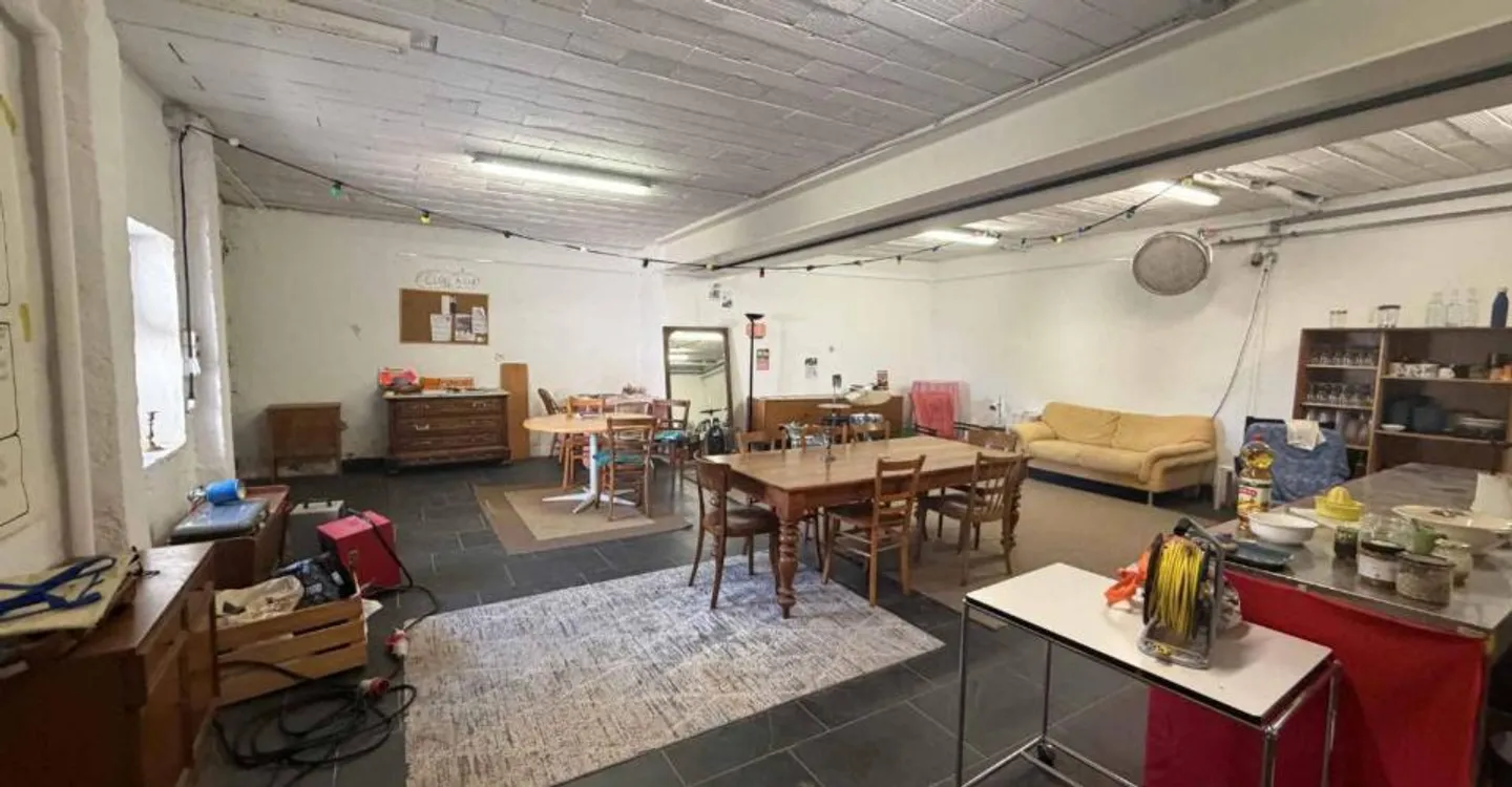 Bâtiment historique avec potentiel de loft - Photo 3 sur 13