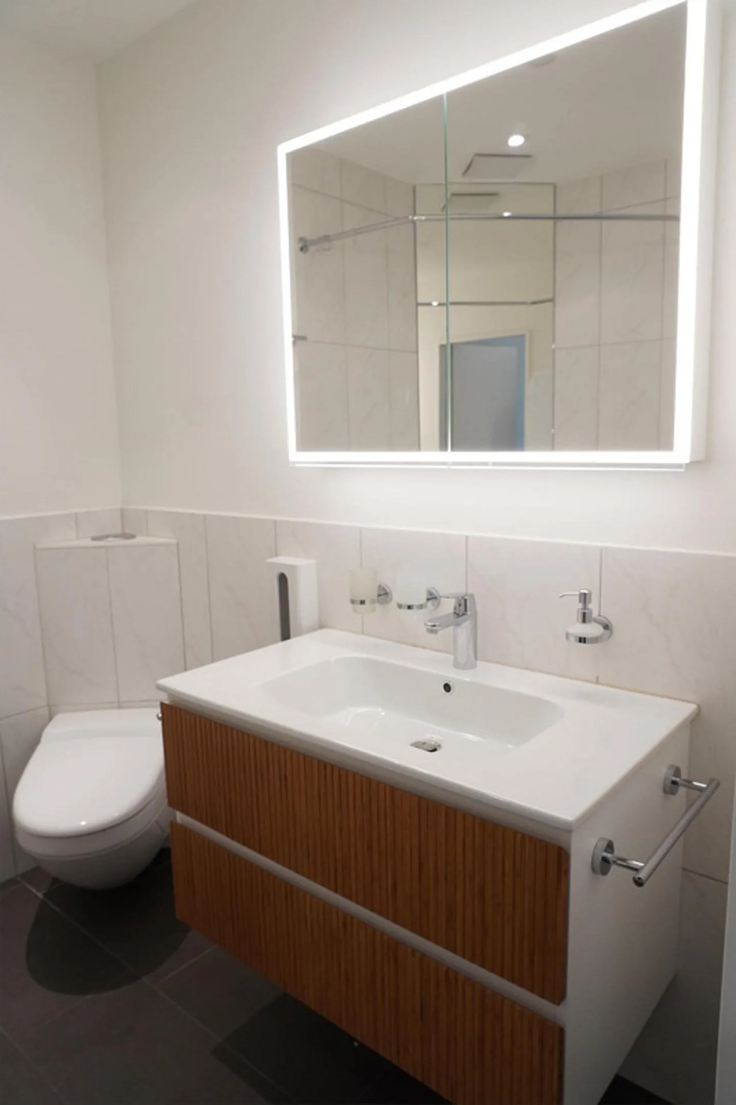 Stilvolle Dachwohnung mit Balkon - Foto 8 von 15