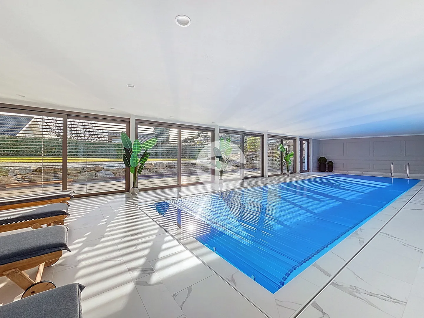 Luxury Apartment with Private Lift - Photo 8 of 11