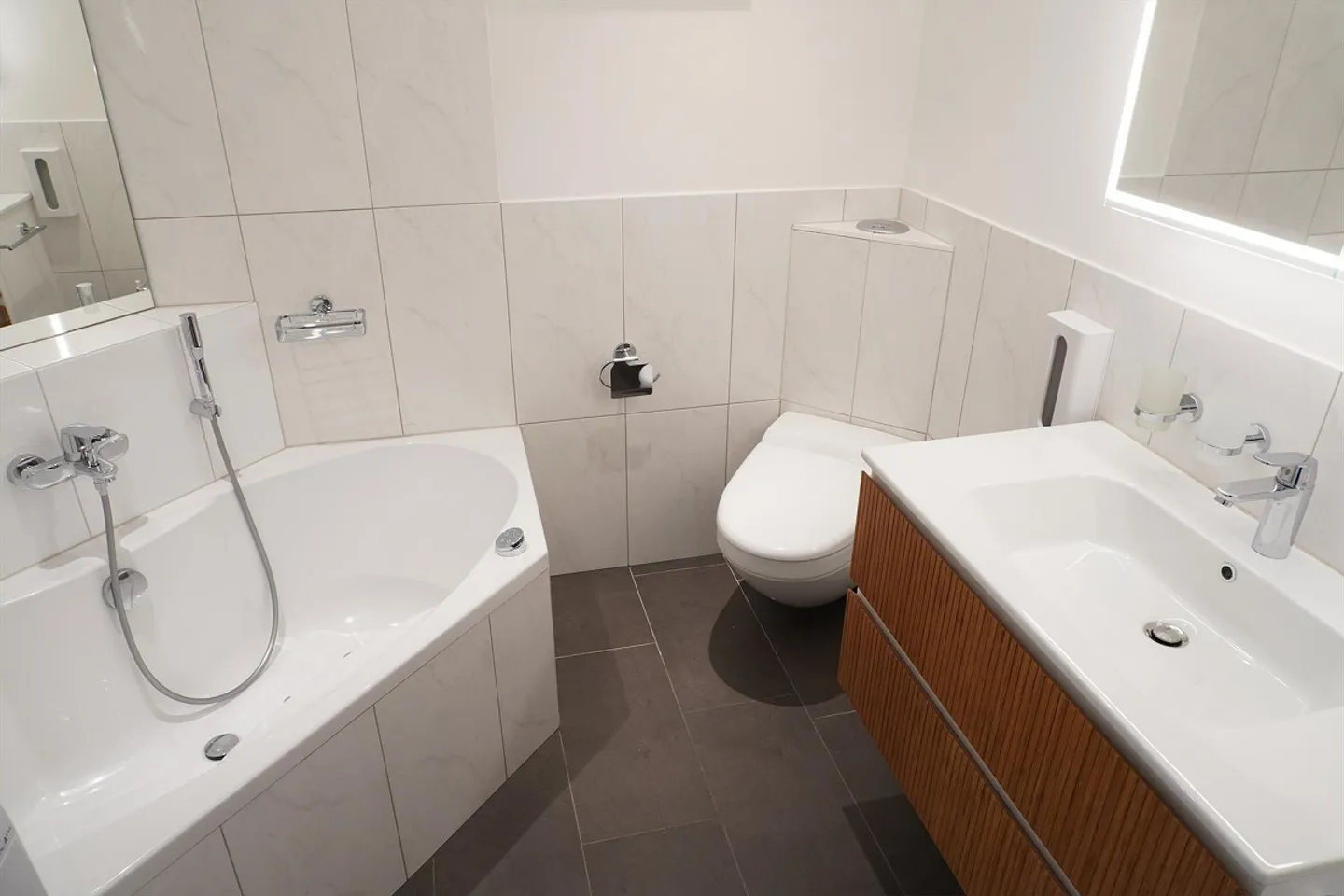 Stilvolle Dachwohnung mit Balkon - Foto 9 von 15