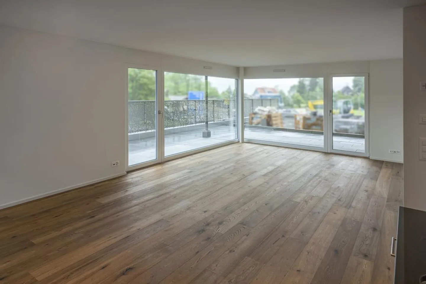Helle Wohnung mit grossem Sitzplatz - Foto 3 von 9
