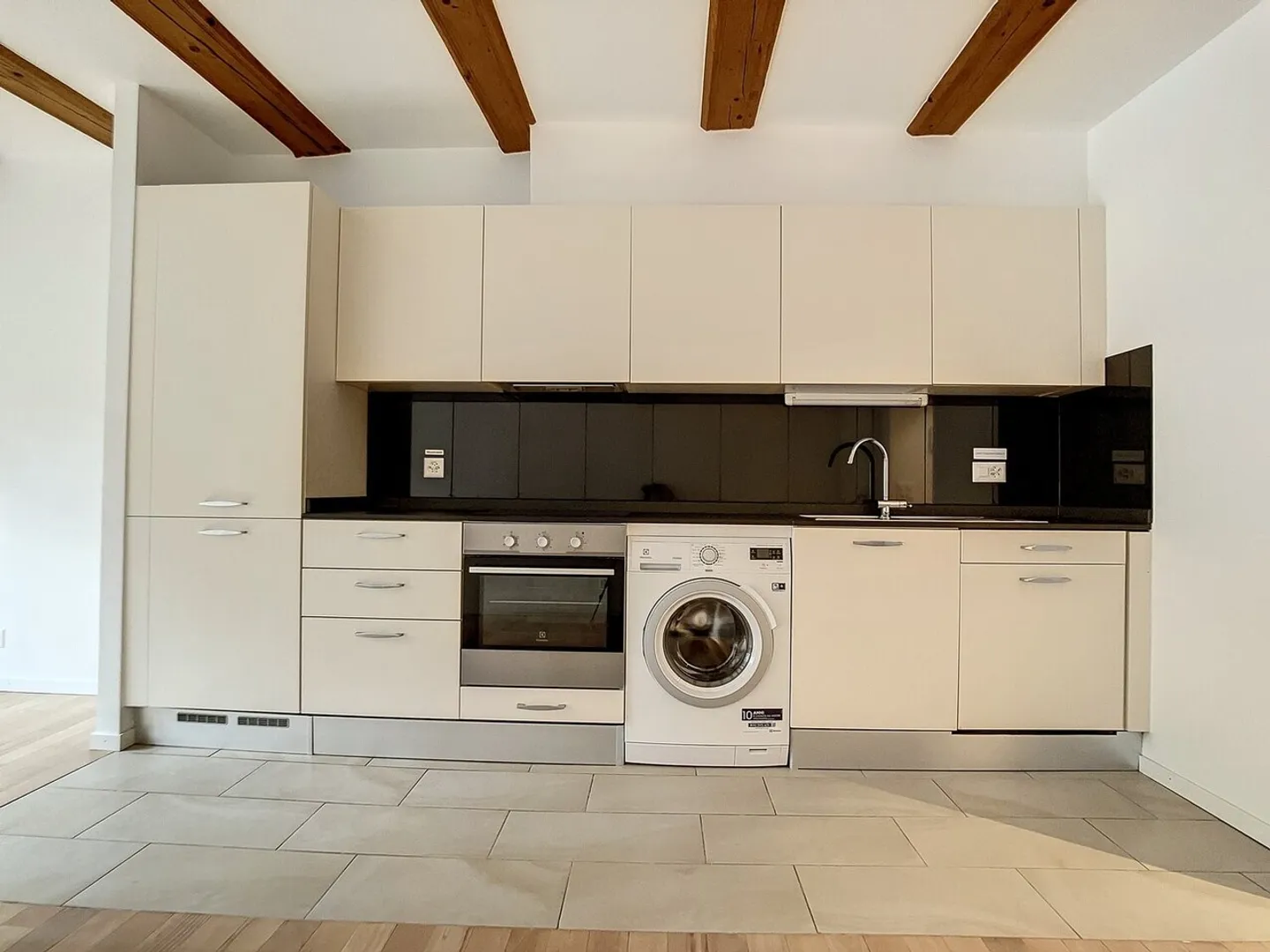 MAGNIFICO 2½ LOCALI NEL CUORE DELLA CITTÀ!! - Foto 3 di 11