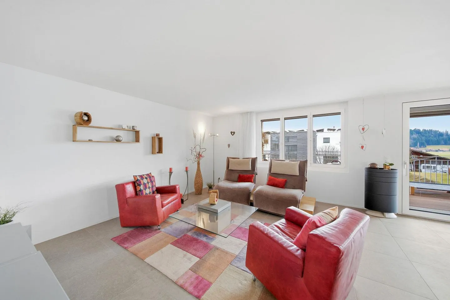 CLASSE ET CONFORT DANS LA NATURE - NOUVEL APPARTEMENT DE 4,5 PIÈCES - Photo 2 sur 5